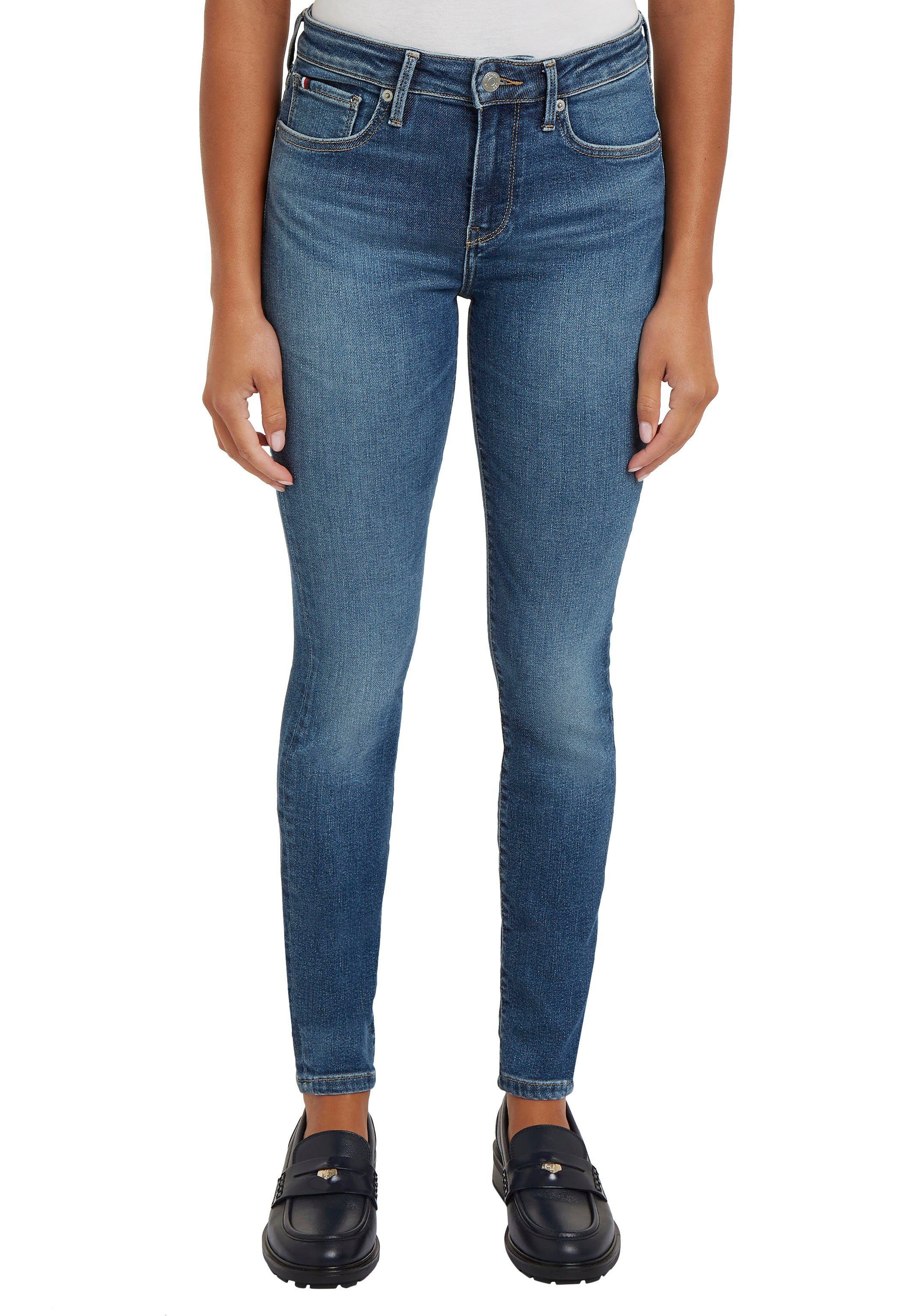 Tommy Hilfiger Skinny fit jeans COMO SKINNY RW BLACK met logo-badge