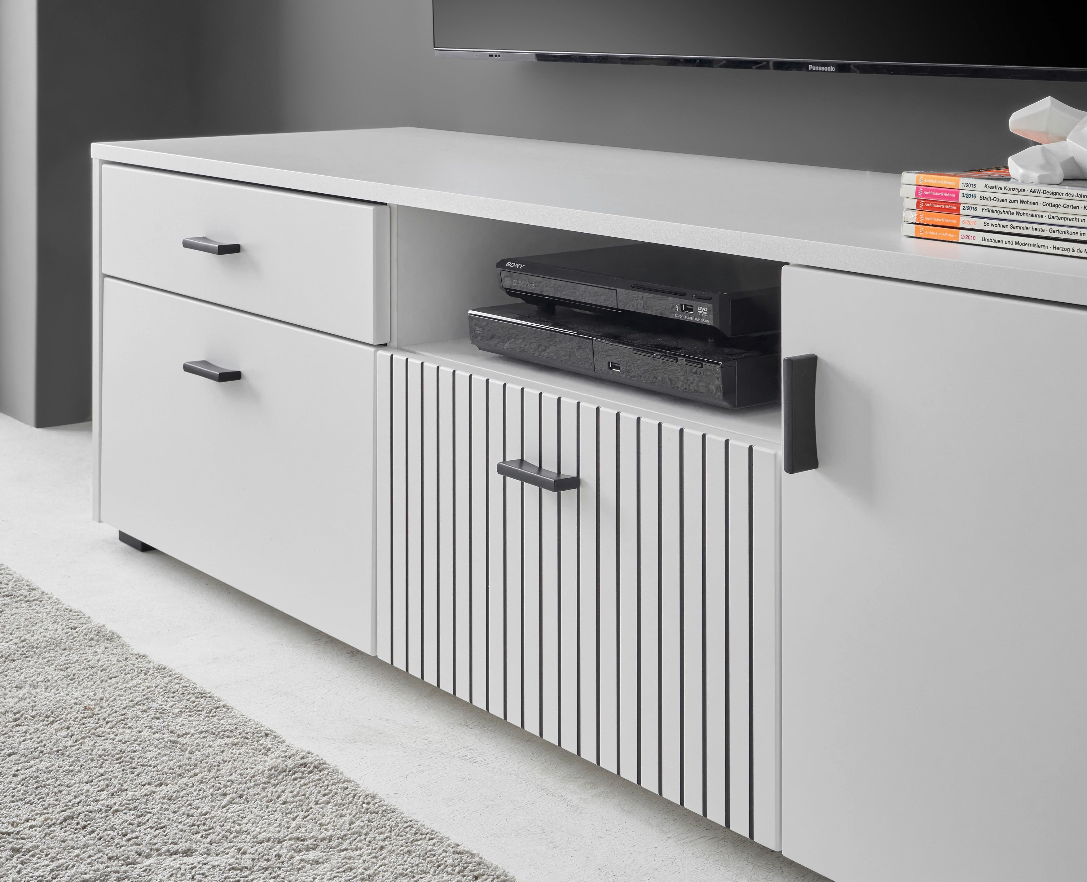 INOSIGN Wandmeubel Hudson met moderne groevenlook, handgrepen van metaal (zwart), breedte 320 cm (set, 4-delig)