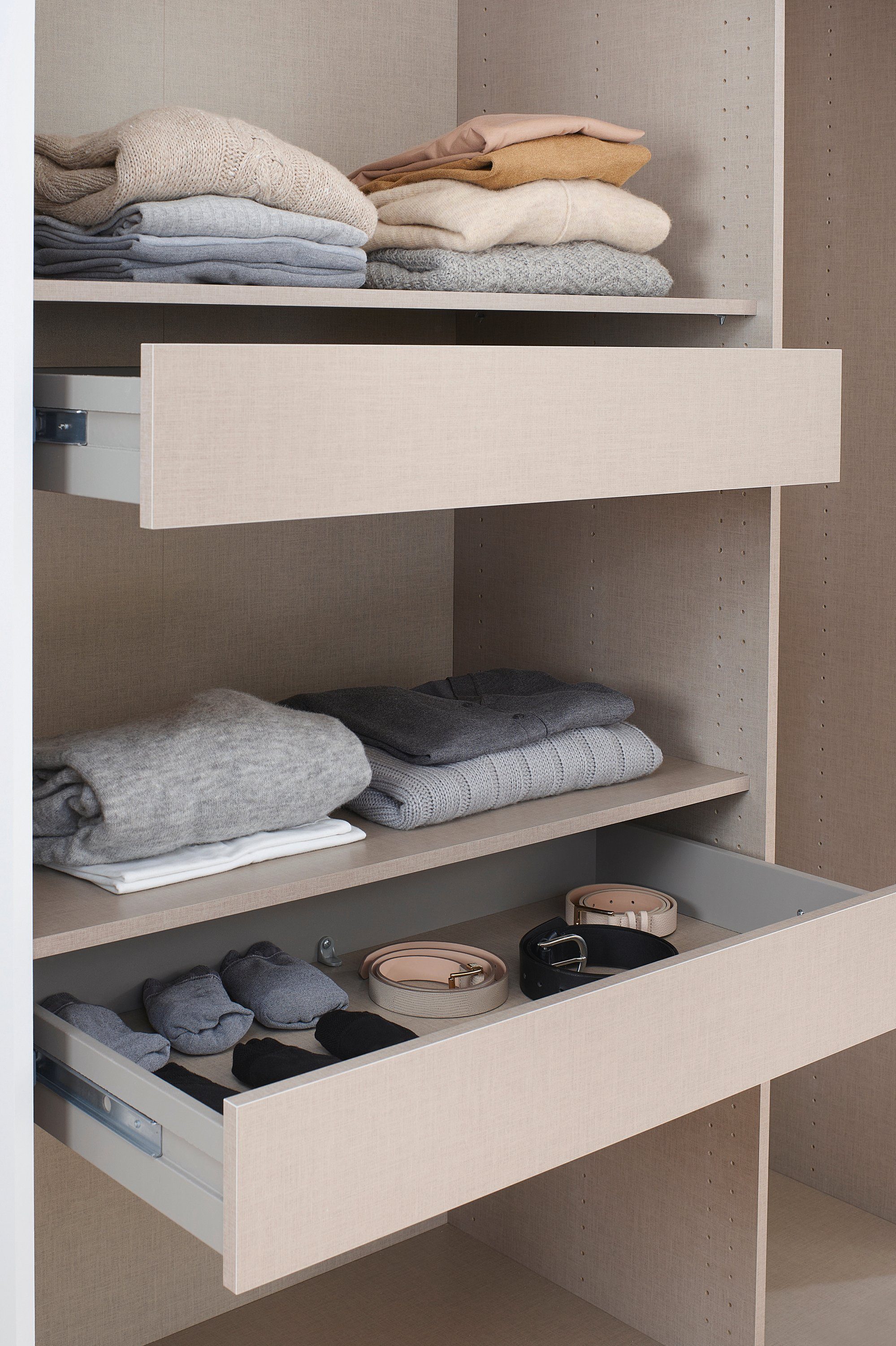 rauch Zweefdeurkast Kledingkast kast garderobe BESTSELLER KOLUNA met spiegel inclusief 2 binnenladen en extra legplanken made in germany