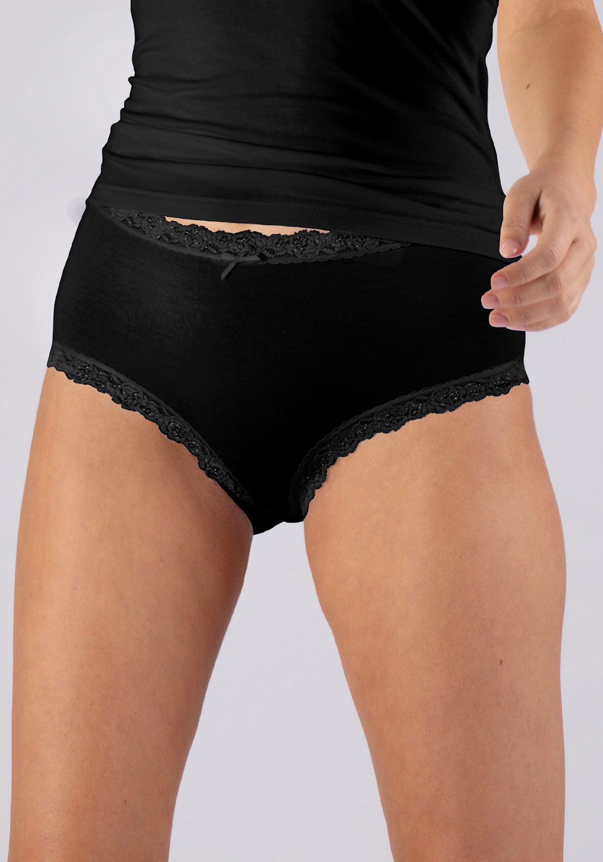 Nina Von C. Tailleslip Cosy met romantische bloemenkant aan taille en been (3 stuks)