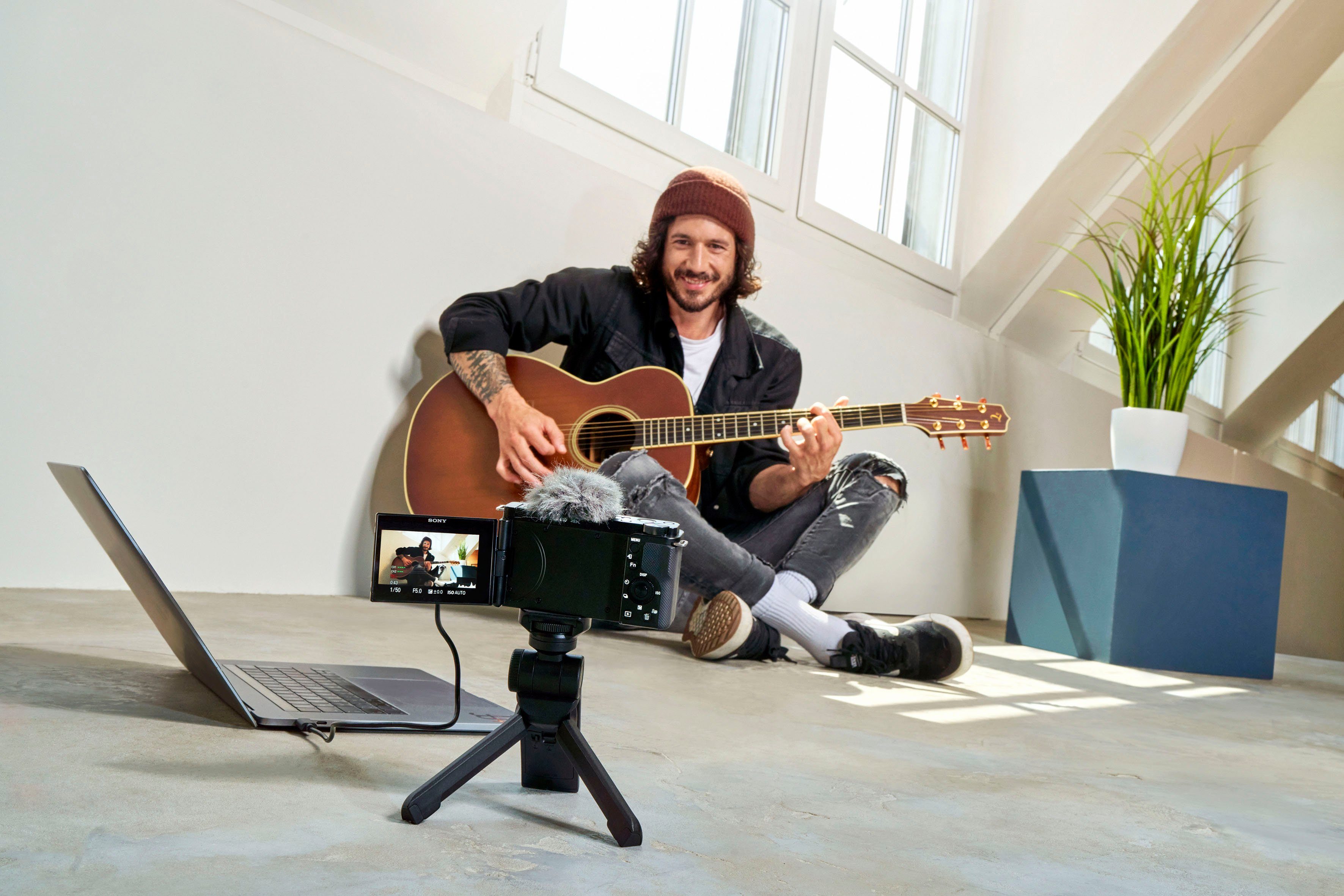 Sony Systeemcamera ZV-E10L Vlog-camera met draaibaar scherm incl. SEL16-50 objectief