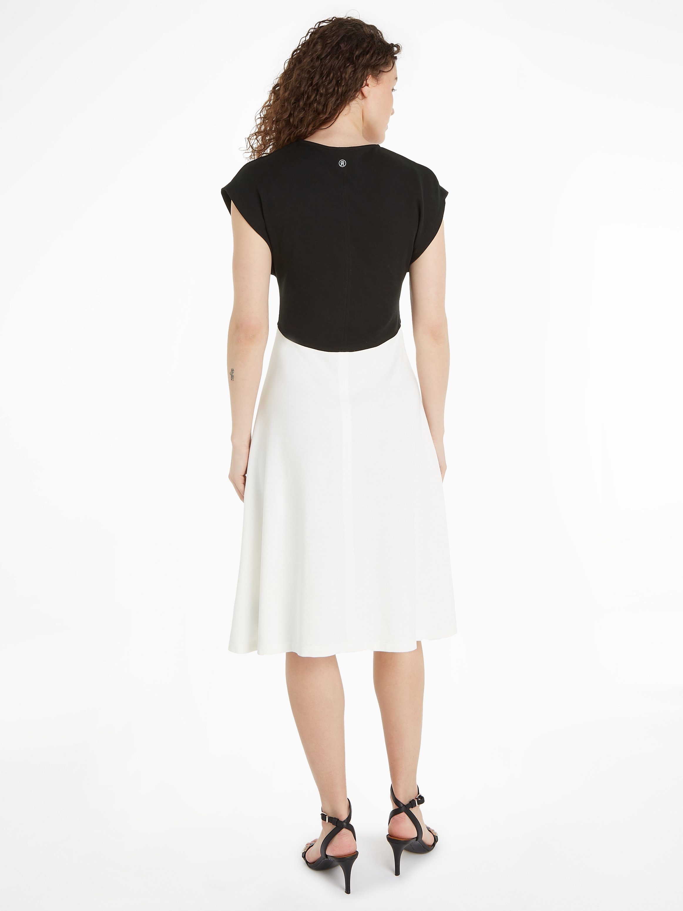 Tommy Hilfiger Jerseyjurk SHINY INTERLOCK V-NK NS KNEE DRS