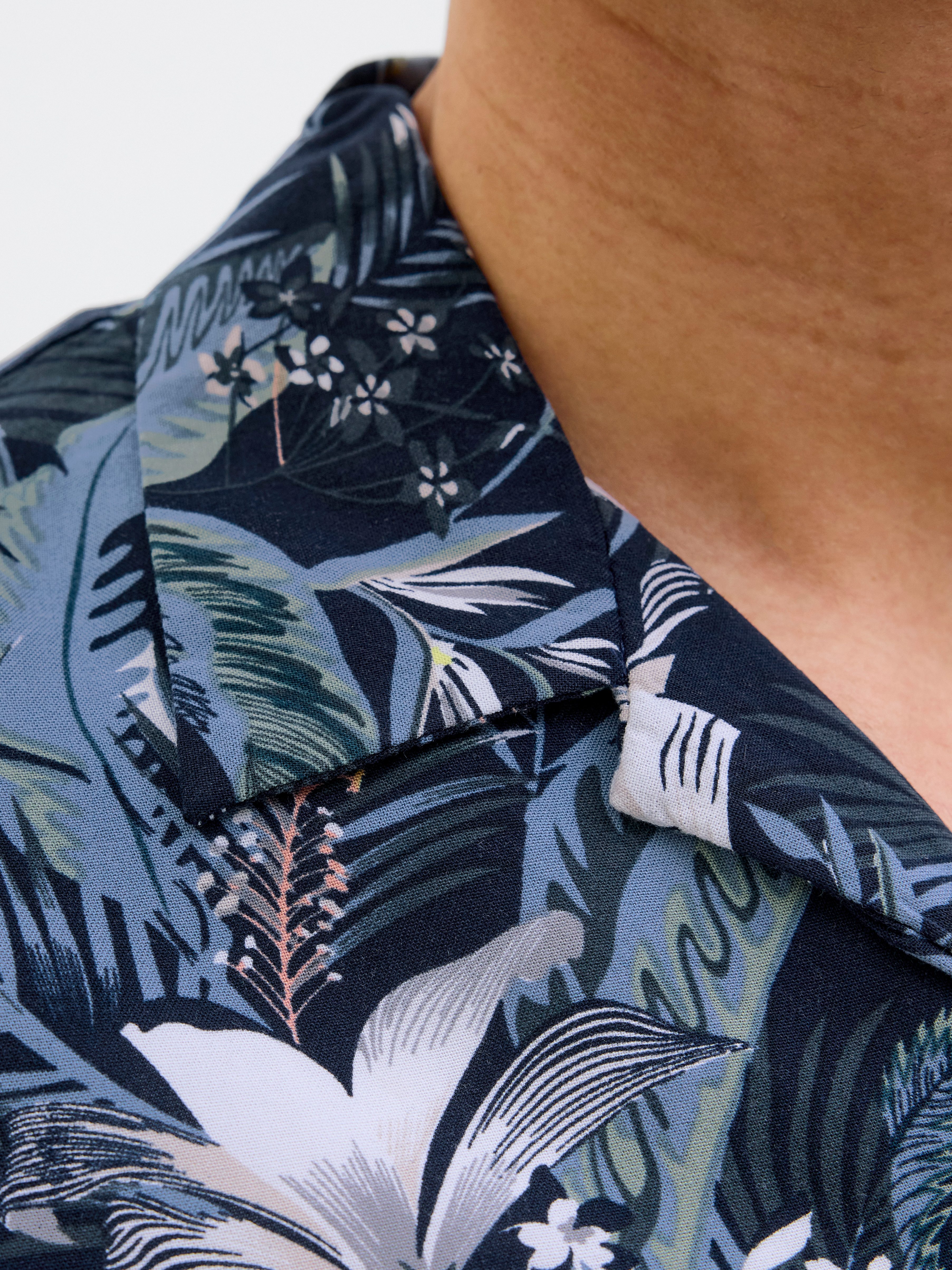 Jack & Jones Overhemd met korte mouwen JJEJEFF TROPICAL AOP RESORT SHIRT SS SN