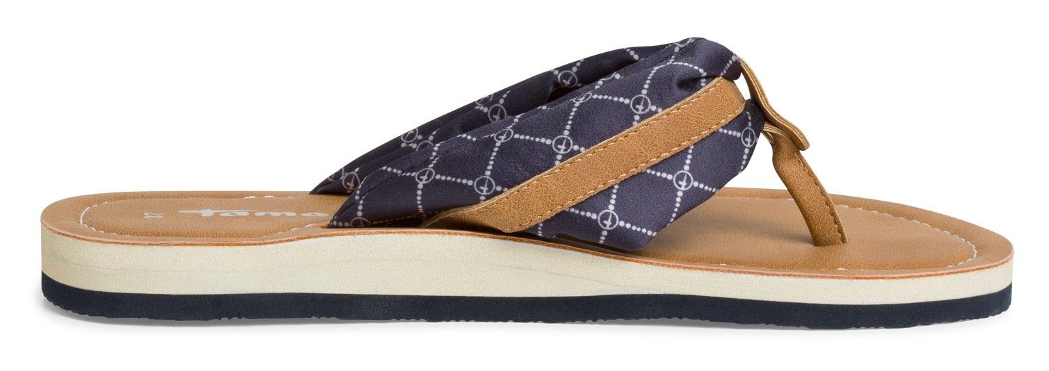 Tamaris Teenslippers Avril , zomerschoenen, flats, slippers met t-logo hanger