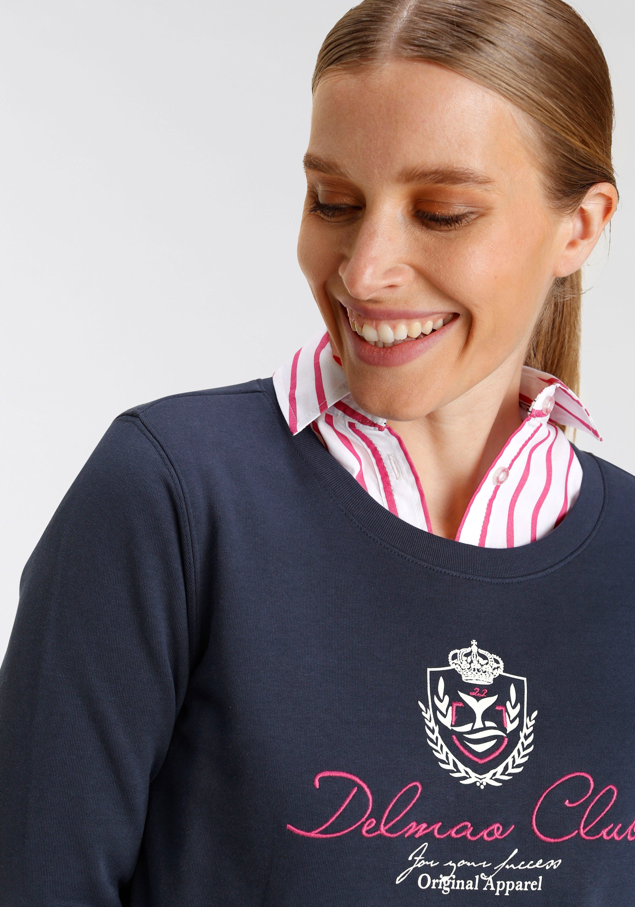 DELMAO Sweatshirt in verkorte lengte met elegant borduursel - nieuw merk!