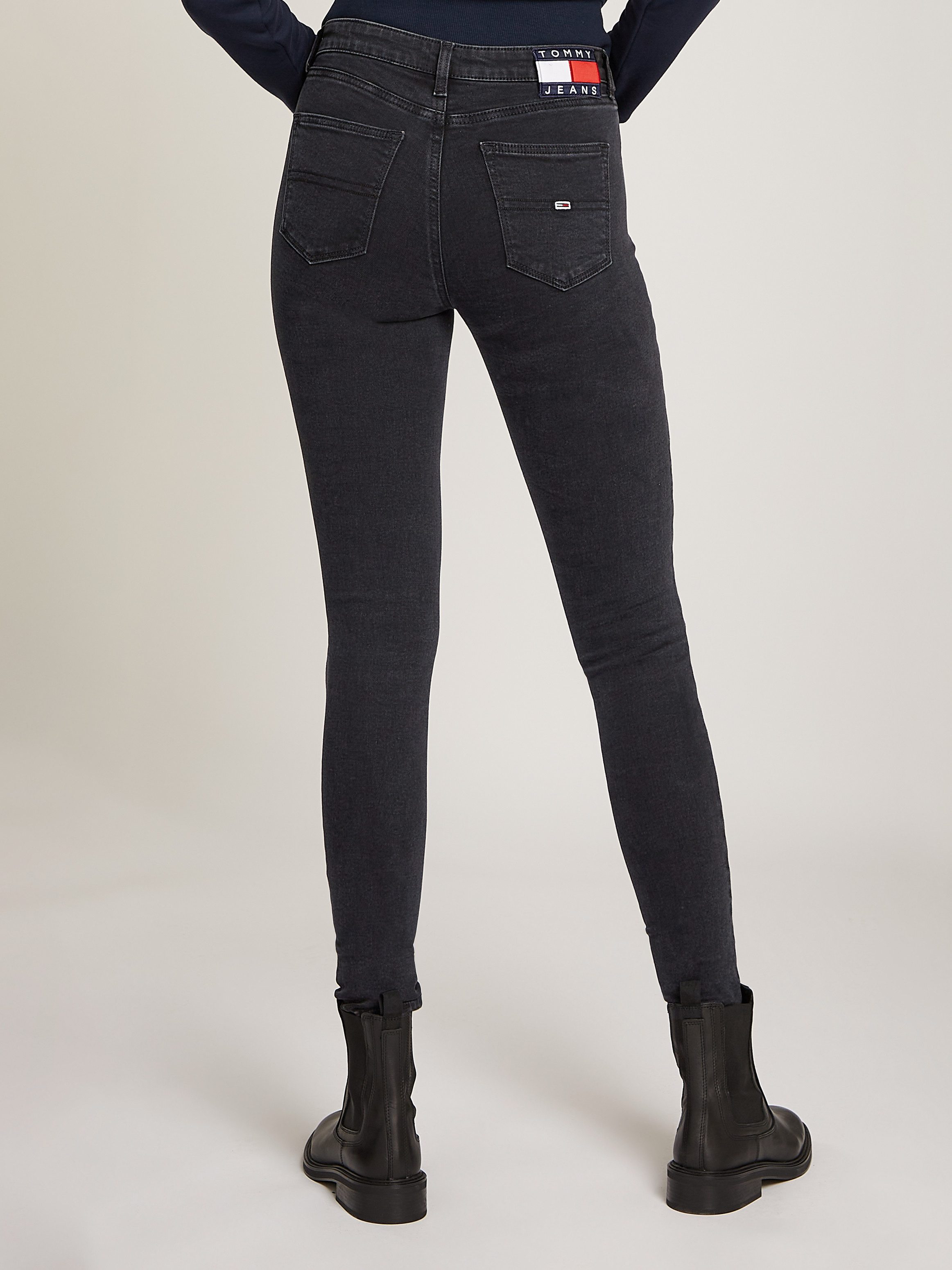 TOMMY JEANS Skinny fit jeans NORA MD SKN BF CG4282 met logo-badge en borduurwerk