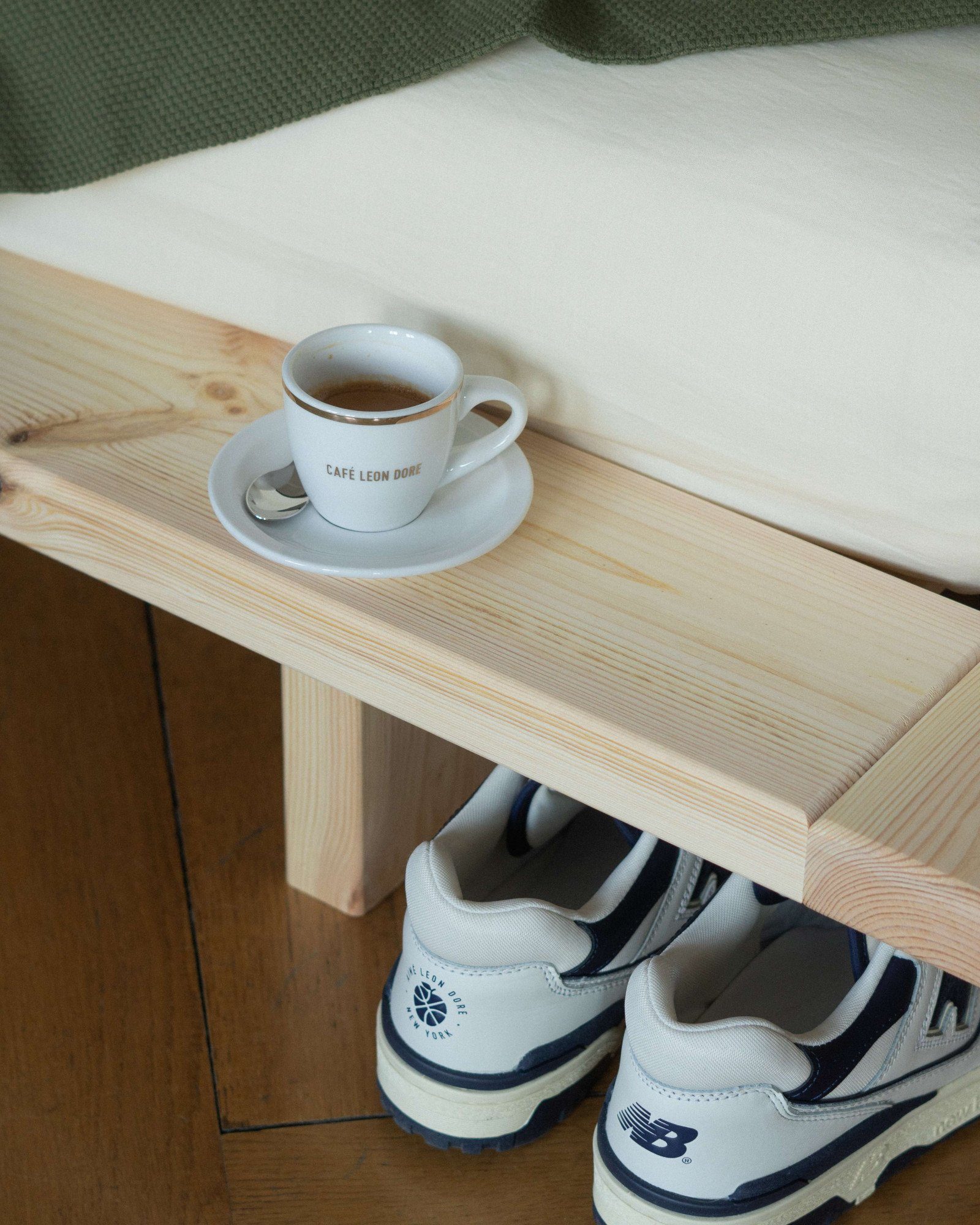 Karup Bedframe JAPAN BED grondbed, houten frame, futonbed, jeugdbed, houten bed Massief houten bed met lattenbodem, massief grenen, bed zonder hoofdeinde