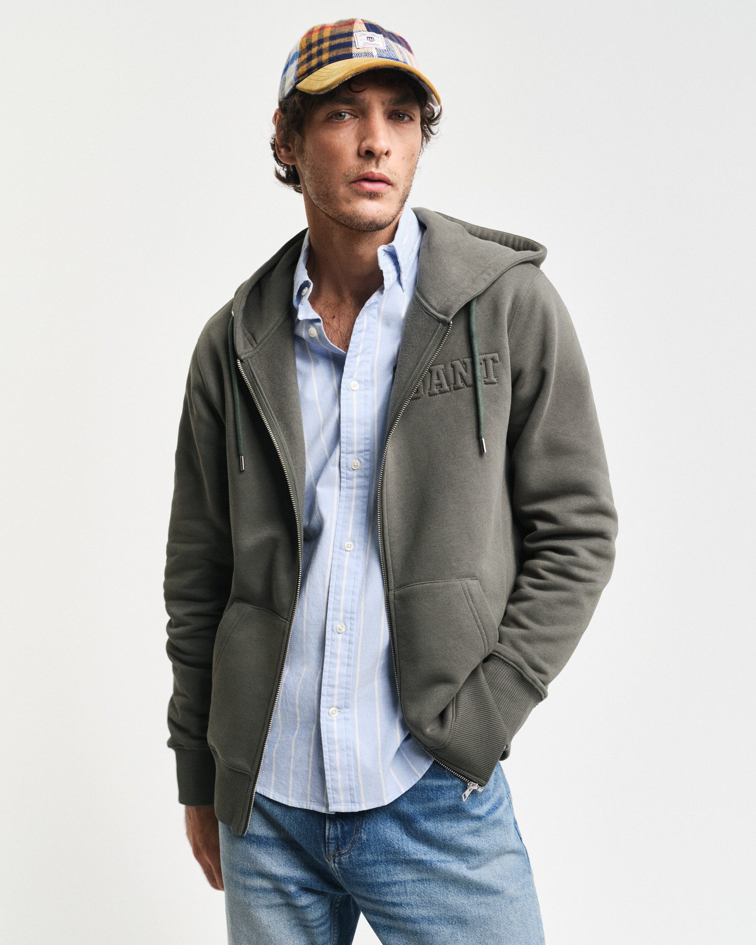 Gant Capuchonsweatvest EMBOSSED FULL-ZIP HOODIE een verheven gant-grafiekembossing op de borst