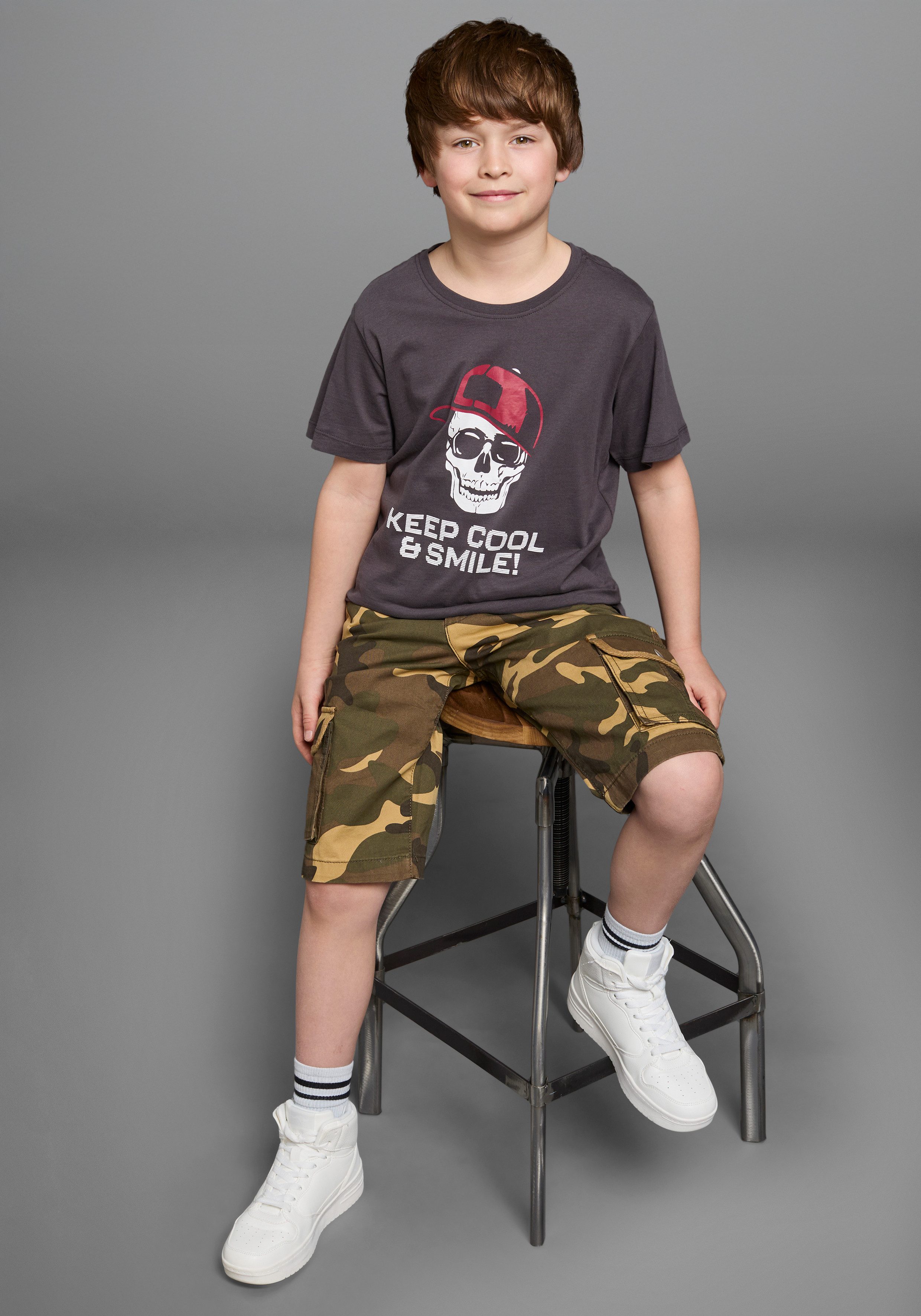 KIDSWORLD T-shirt Met spreuk-print: KEEP COOL... korte mouwen, basic gesneden, ronde hals, van katoen jongens t-shirts maat 176/182 grijs