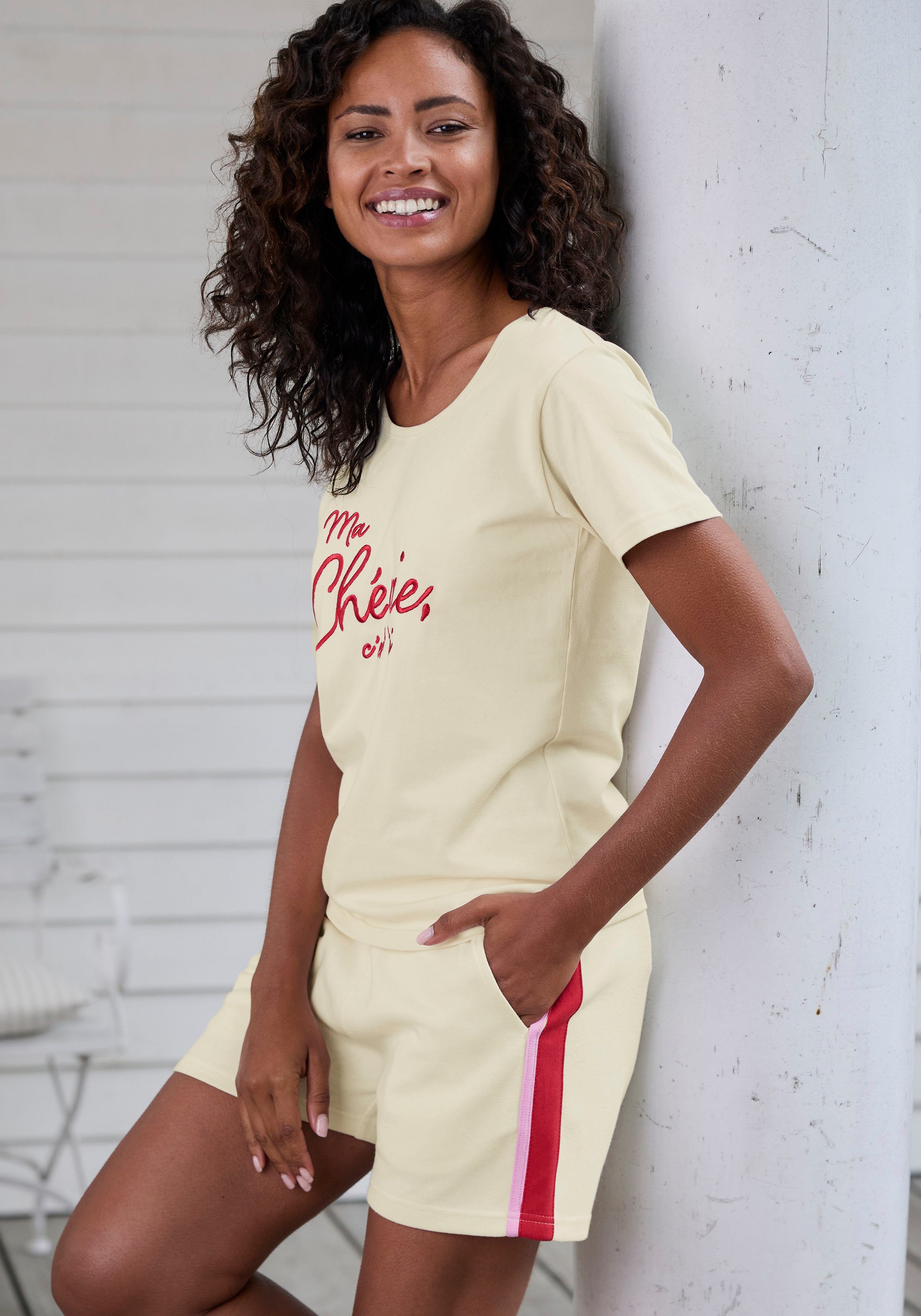 Vivance Sweatshort Korte broek met contrasterende accenten, loungewear (1-delig)