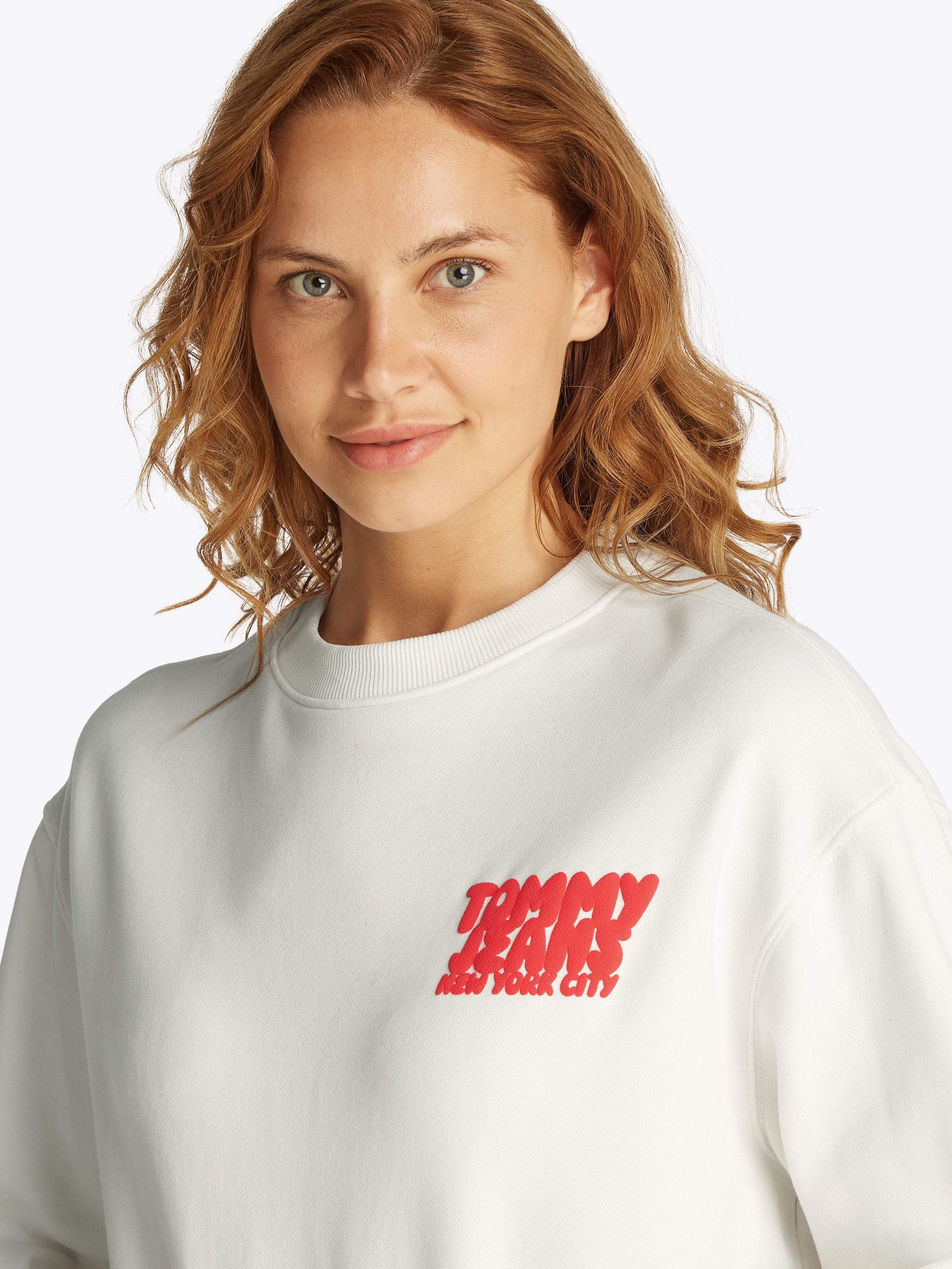 TOMMY JEANS Sweatshirt TJW RLX CRP TJ BUBBLE CREW met grote logoprint op de rug