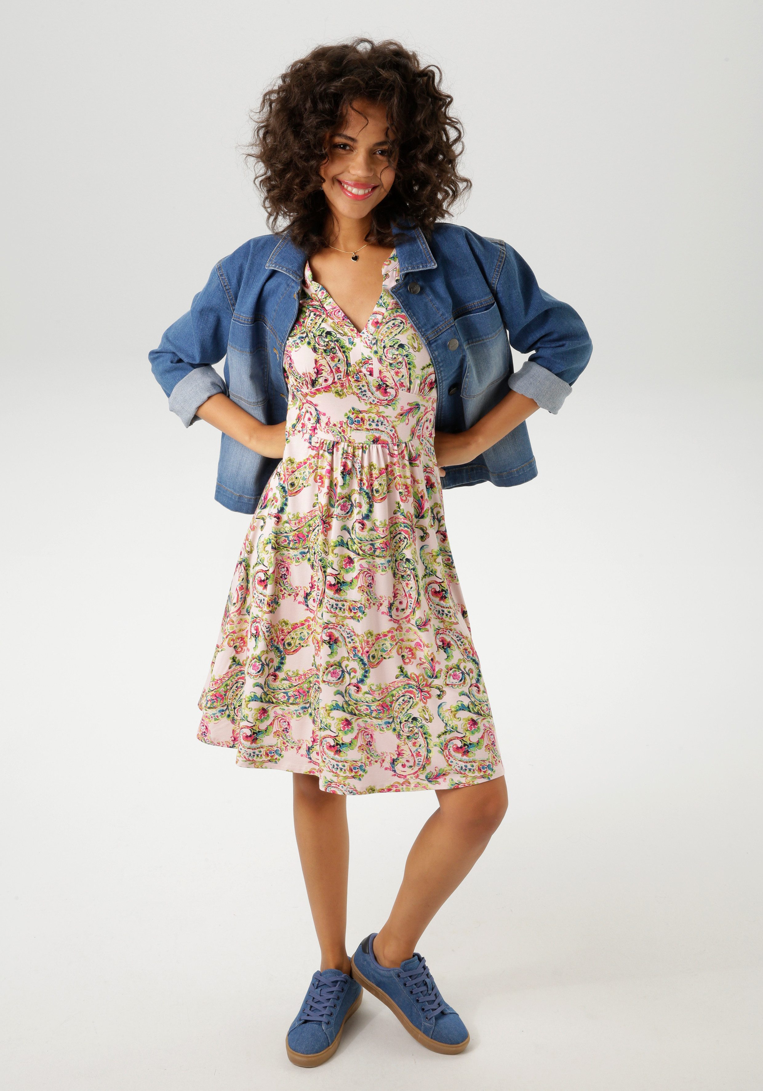 Aniston CASUAL Zomerjurk met fantasierijk kleurharmonisch paisleydruk nieuwe collectie