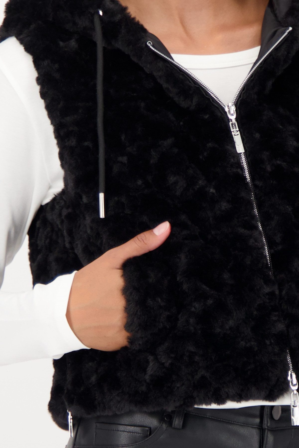 Monari Mouwloos vest van imitatiebont
