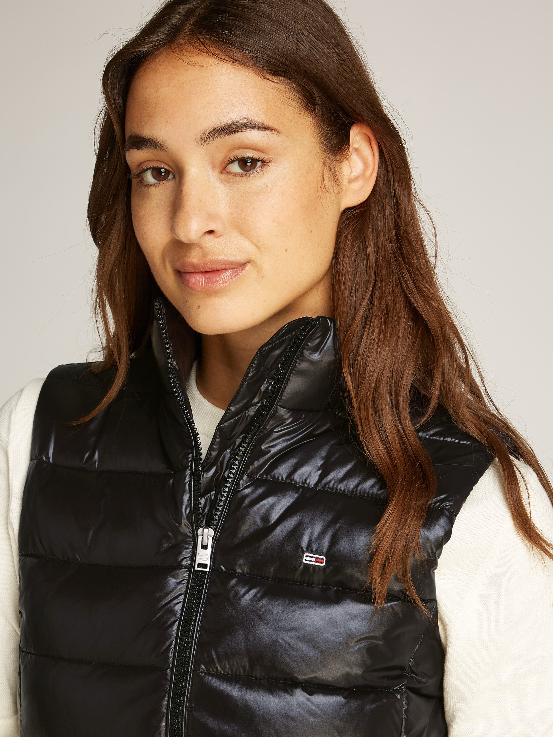 TOMMY JEANS Bodywarmer TJW ESSENTIAL TAPE VEST in glanzende uitstraling, met lichte wattage