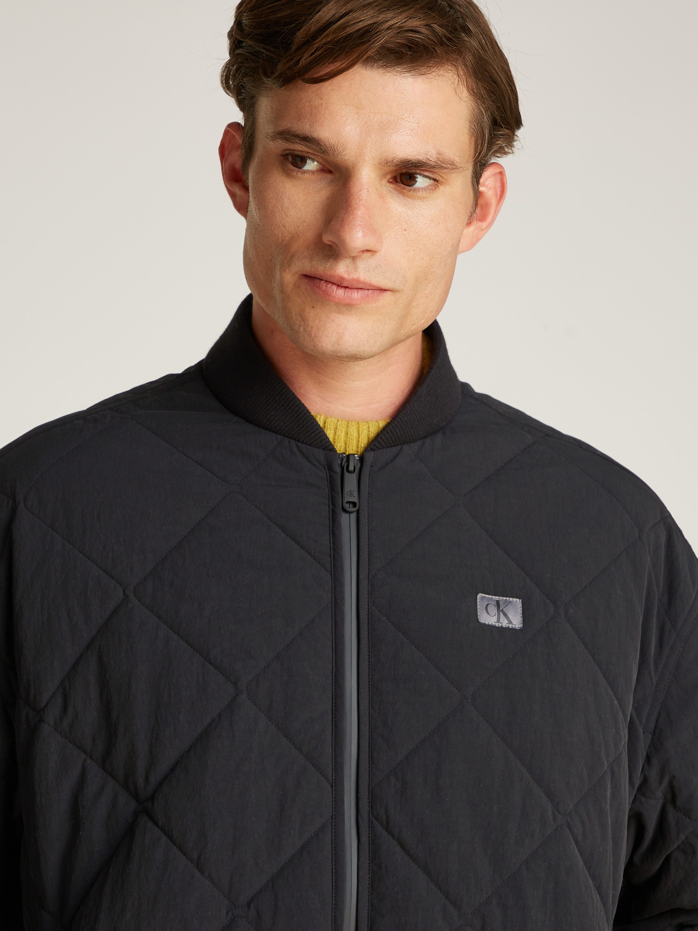 Calvin Klein Gewatteerde jas QUILTED JACKET Logopatch, staande kraag