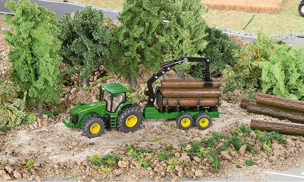 Siku Speelgoed-tractor SIKU Farmer, John Deere 8430 met bomen transport aanhanger (1954)