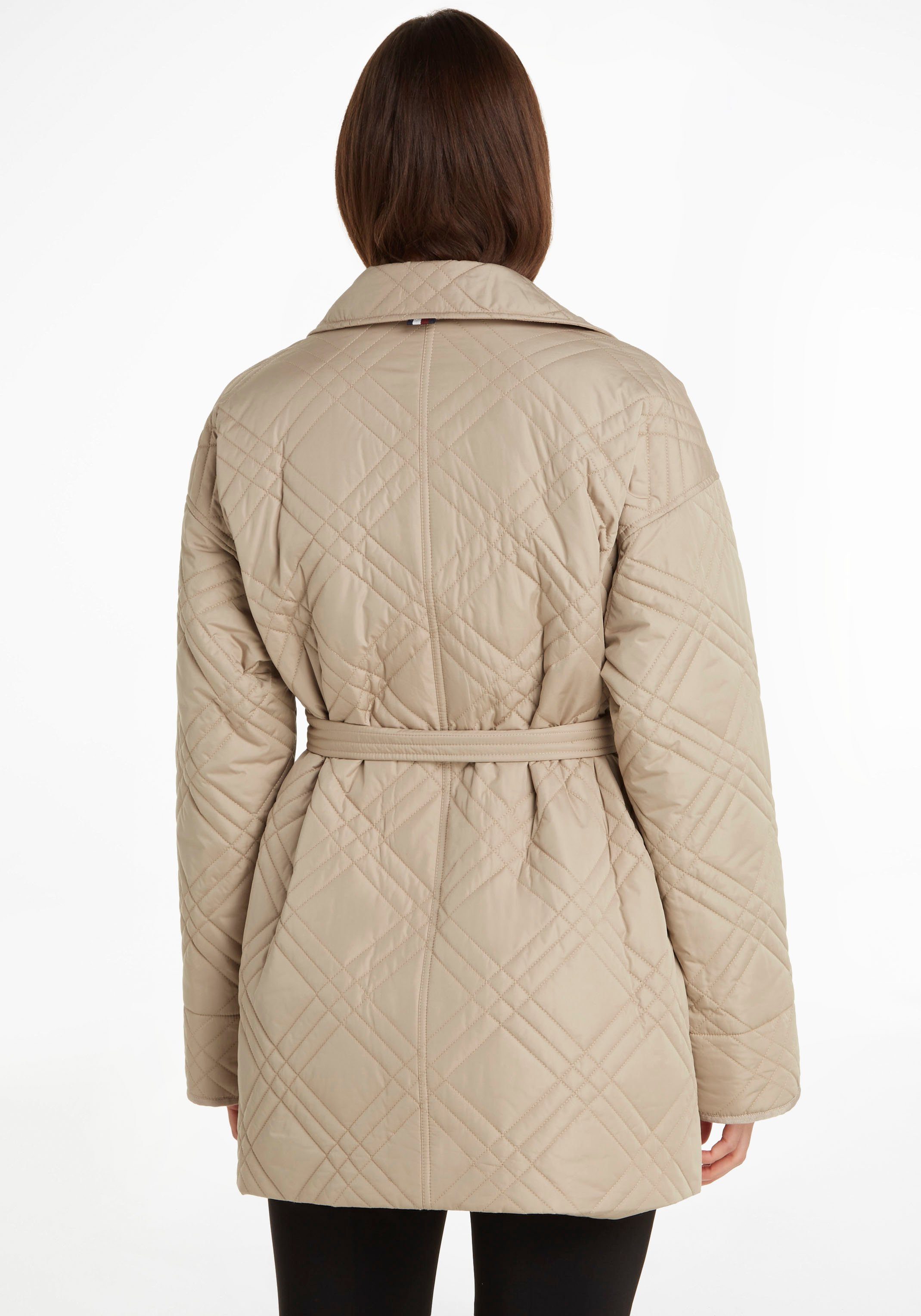 Tommy Hilfiger Gewatteerde jas QUILTED SHORT TRENCH met bindriem en tommy hilfiger merklabel