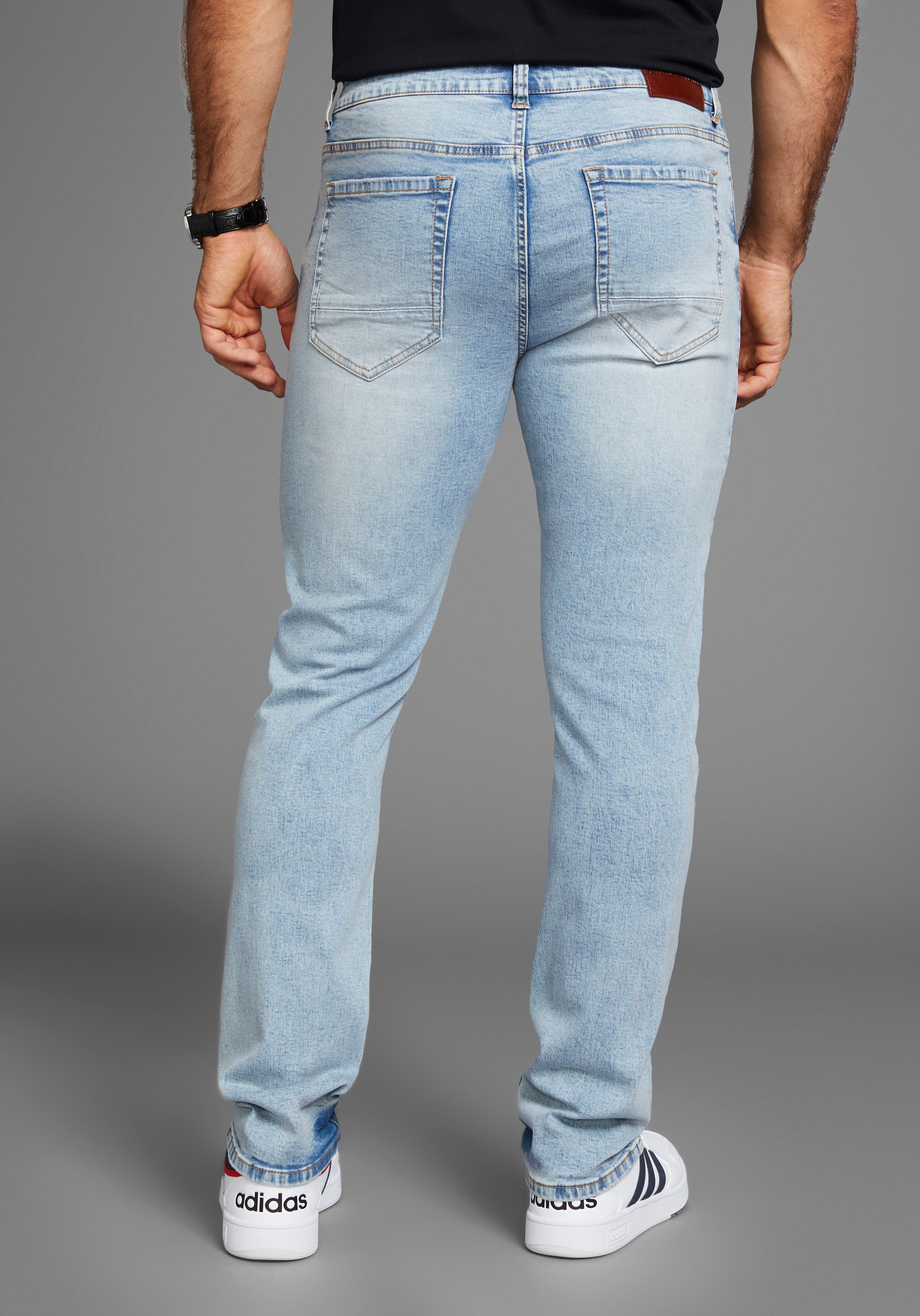 Bruno Banani Straight jeans Hutch rechte broekspijpen, gedeeltelijk met modieuze destroyed-effecten,