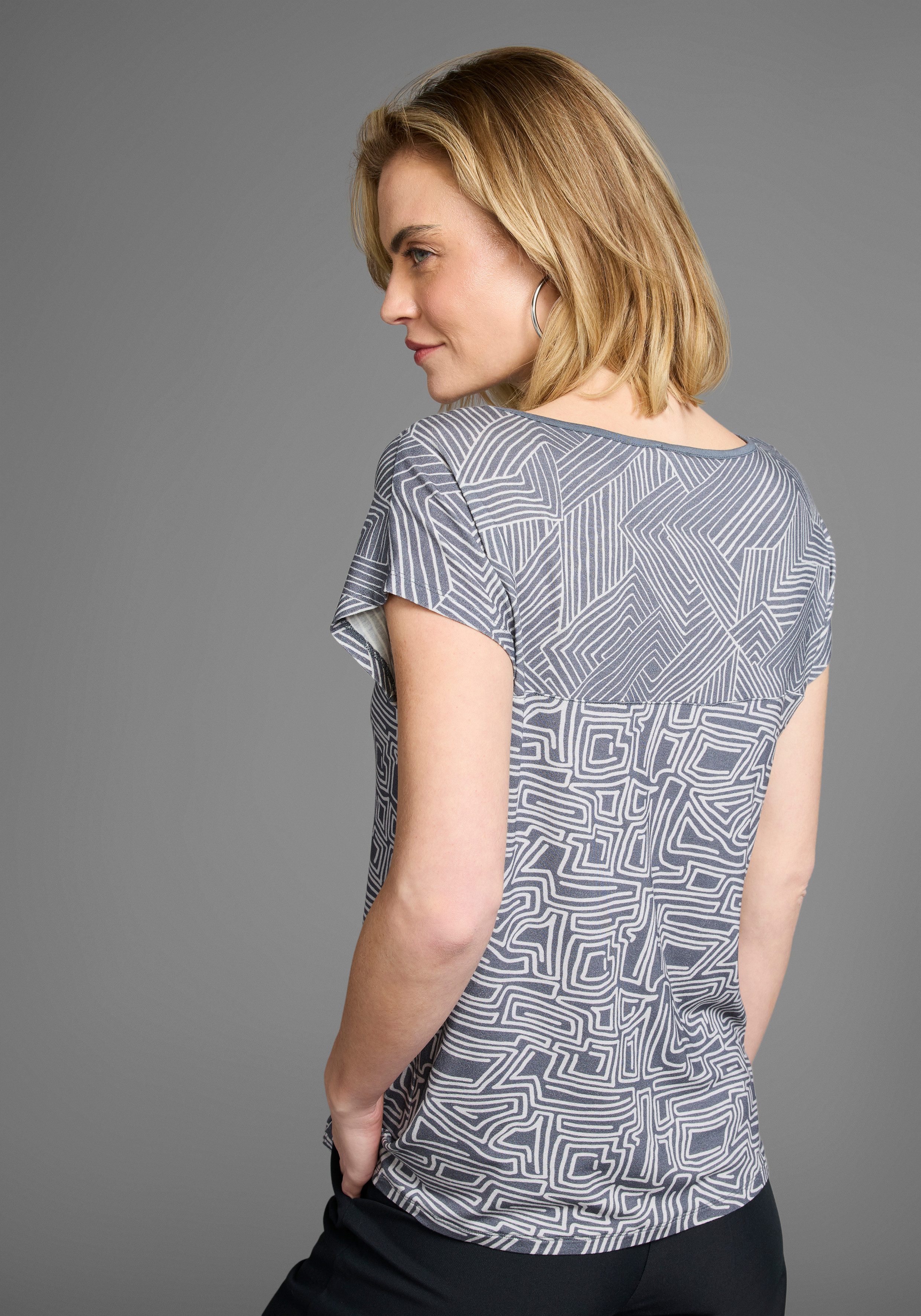 Laura Scott T-shirt met stijlvolle mix van patronen in grafisch ontwerp - nieuwe collectie
