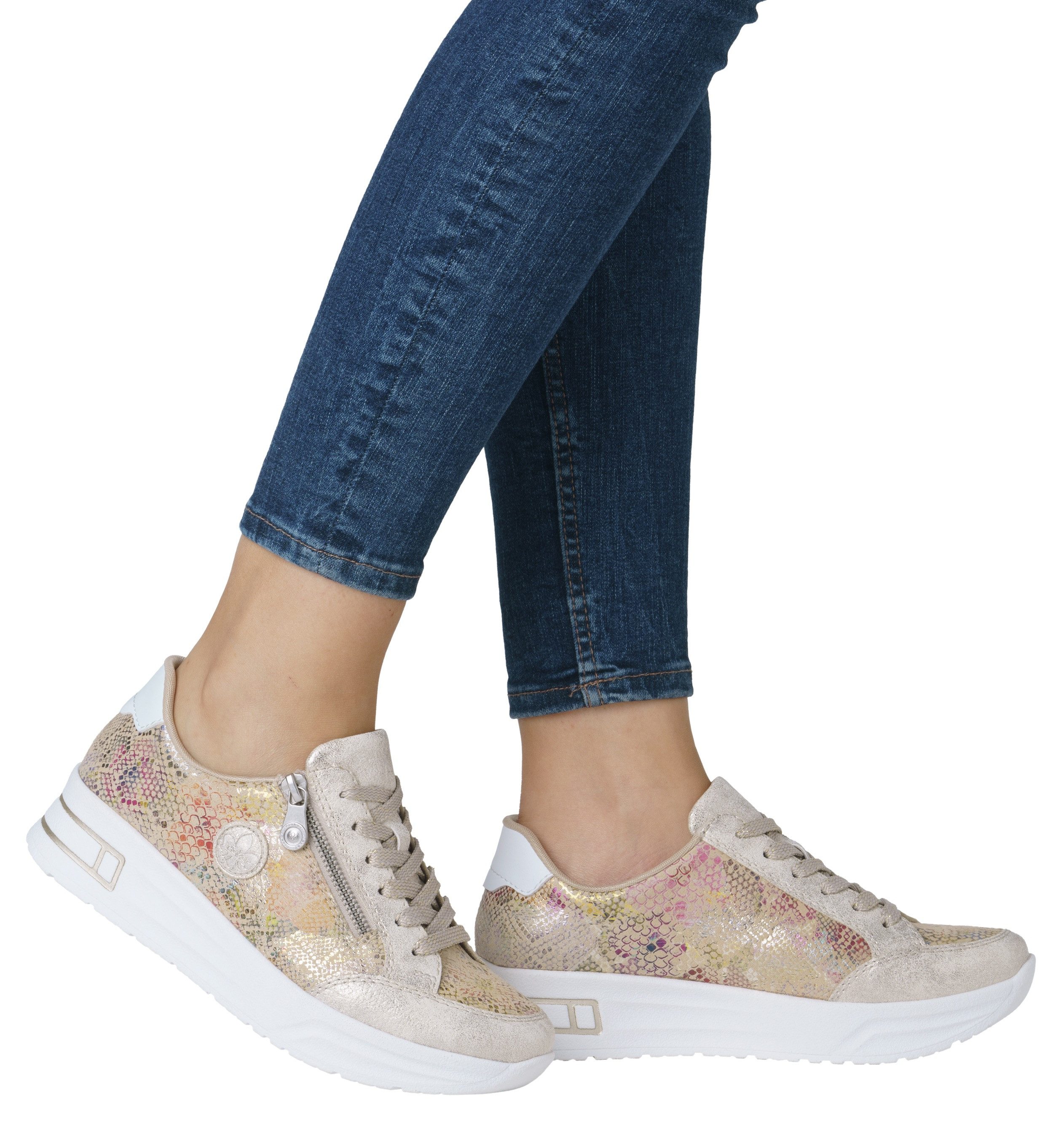 Rieker Plateausneakers , vrijetijdsschoen, veterschoen, lage schoen met subtiele goudkleurige glans