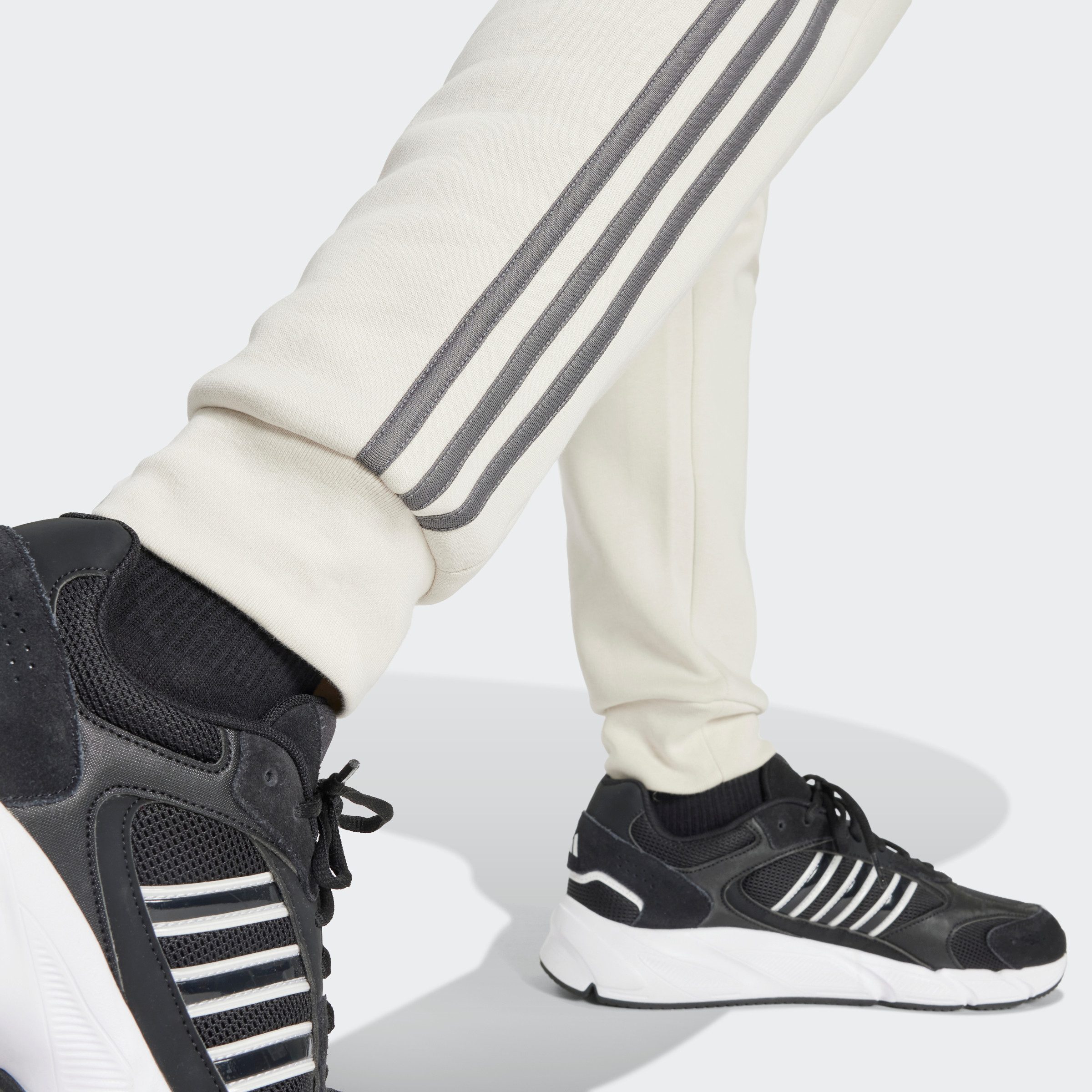 adidas Sportswear Sportbroek ESSENTIALS 3STRIPES TAPERED CUFF BROEK (1-delig)