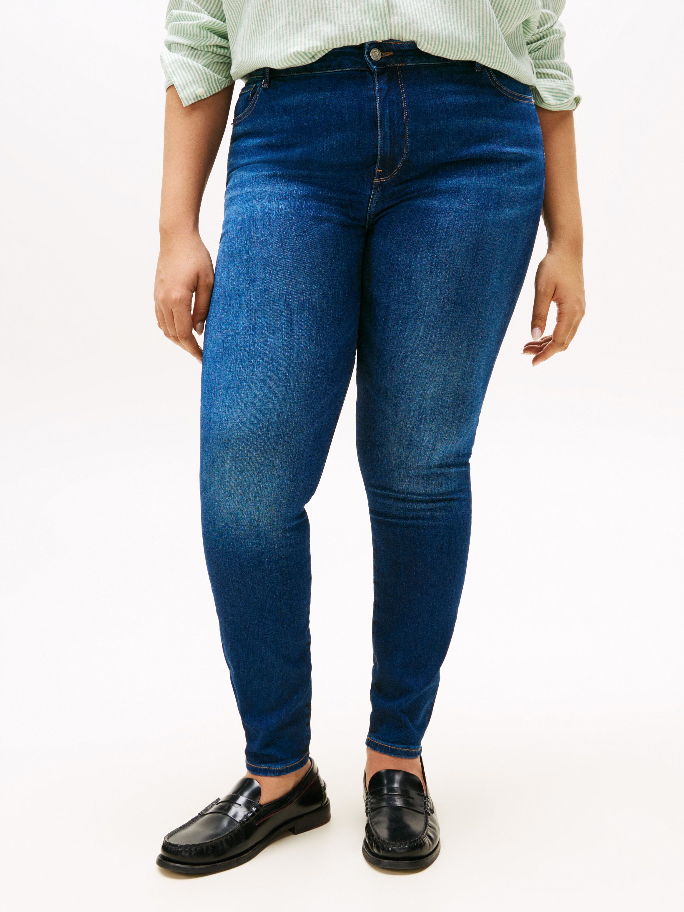 Tommy Hilfiger Curve Skinny fit jeans CRV HARLEM SKINNY RW NEW DOREEN in grote maten, tommy jeans logo-badge, stoned wash look