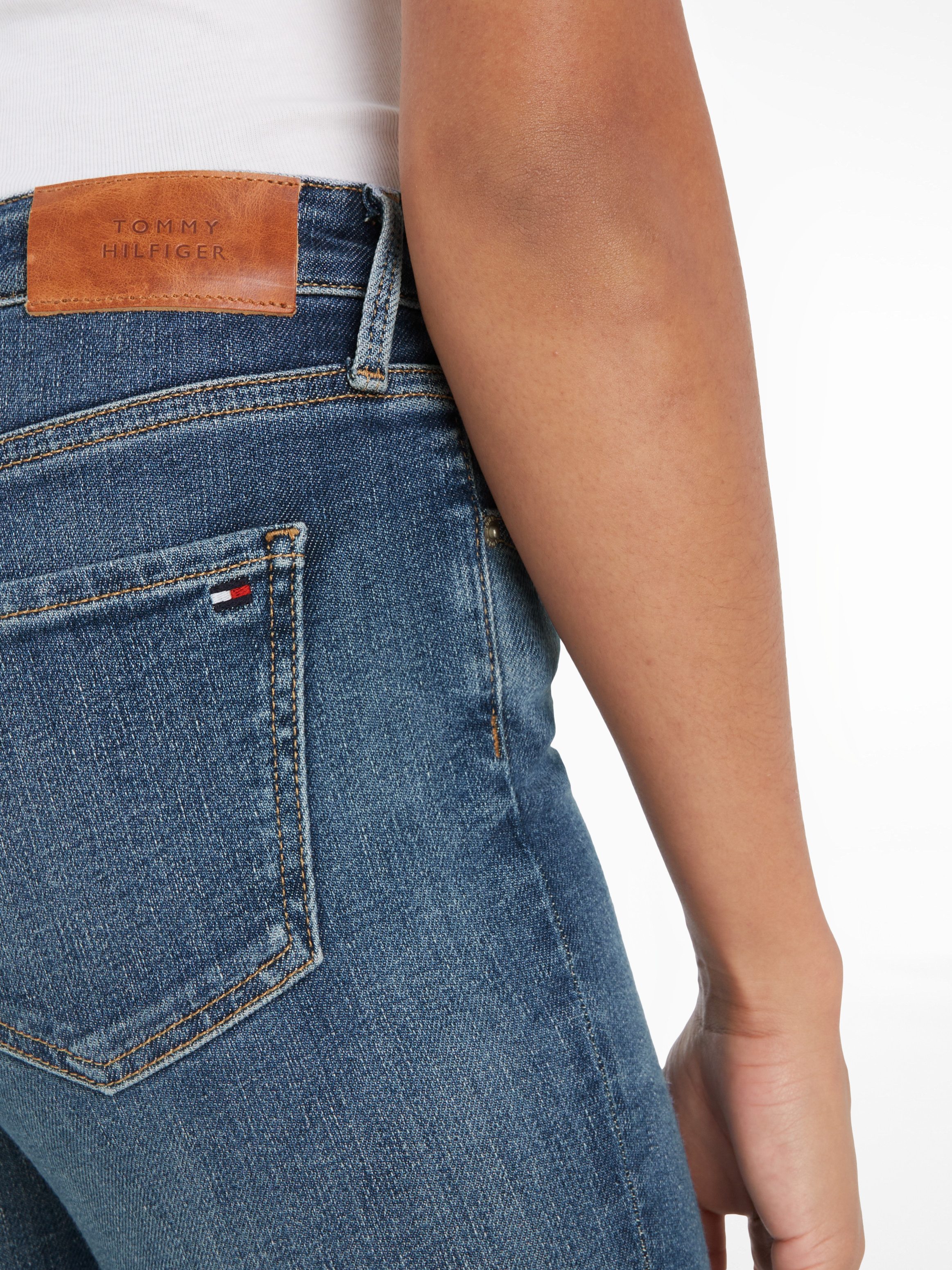 Tommy Hilfiger Skinny fit jeans COMO SKINNY RW BLACK met tommy hilfiger logo-badge