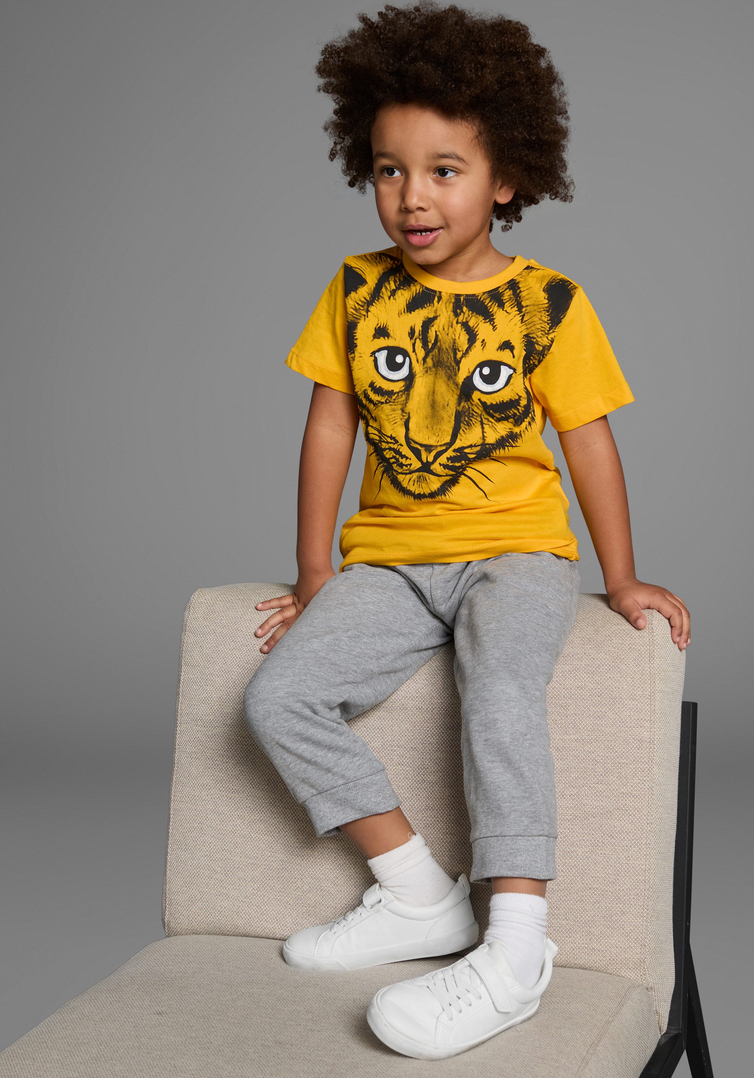 KIDSWORLD T-shirt Met geweldige print: LITTLE TIGER Korte mouwen, basic pasvorm, met vrolijke print, ronde hals