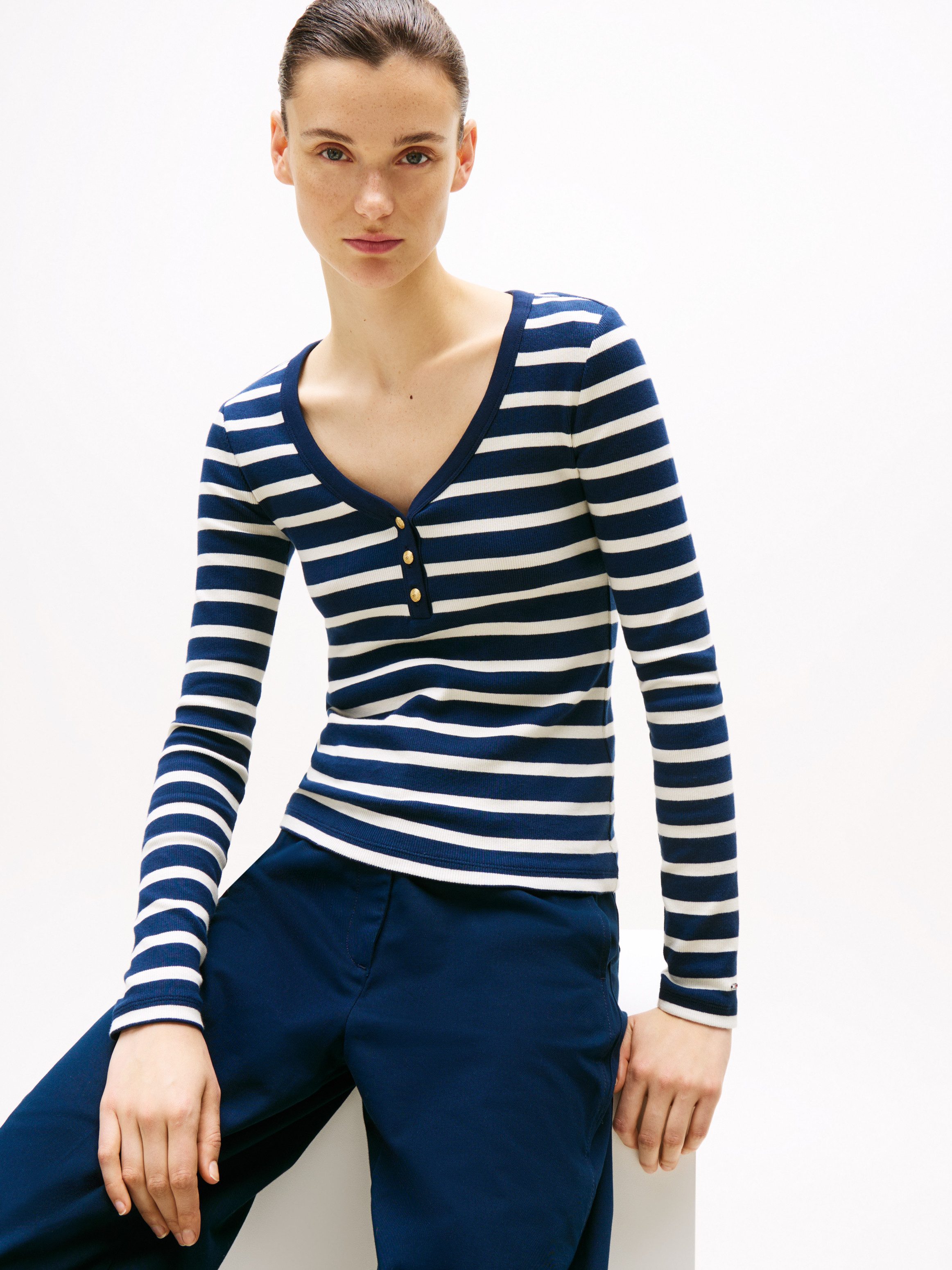 Tommy Hilfiger Shirt met lange mouwen SLIM HENLEY GB SCOOP-NK LS met ribstructuur, met metalen label