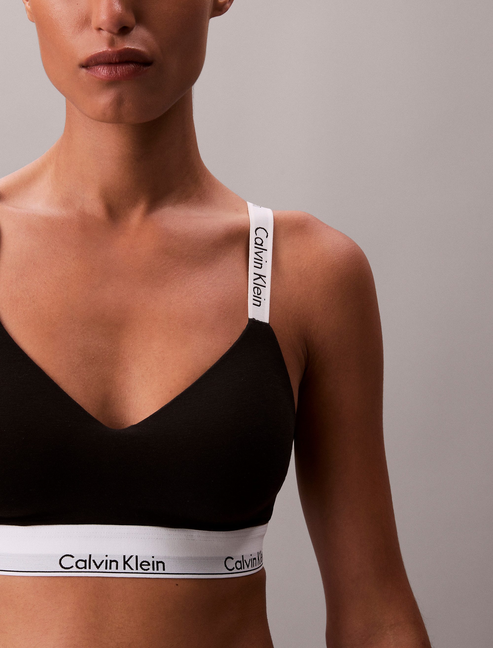 Calvin Klein Bralette LGHTLY LINED BRALETTE met een logo-opschrift