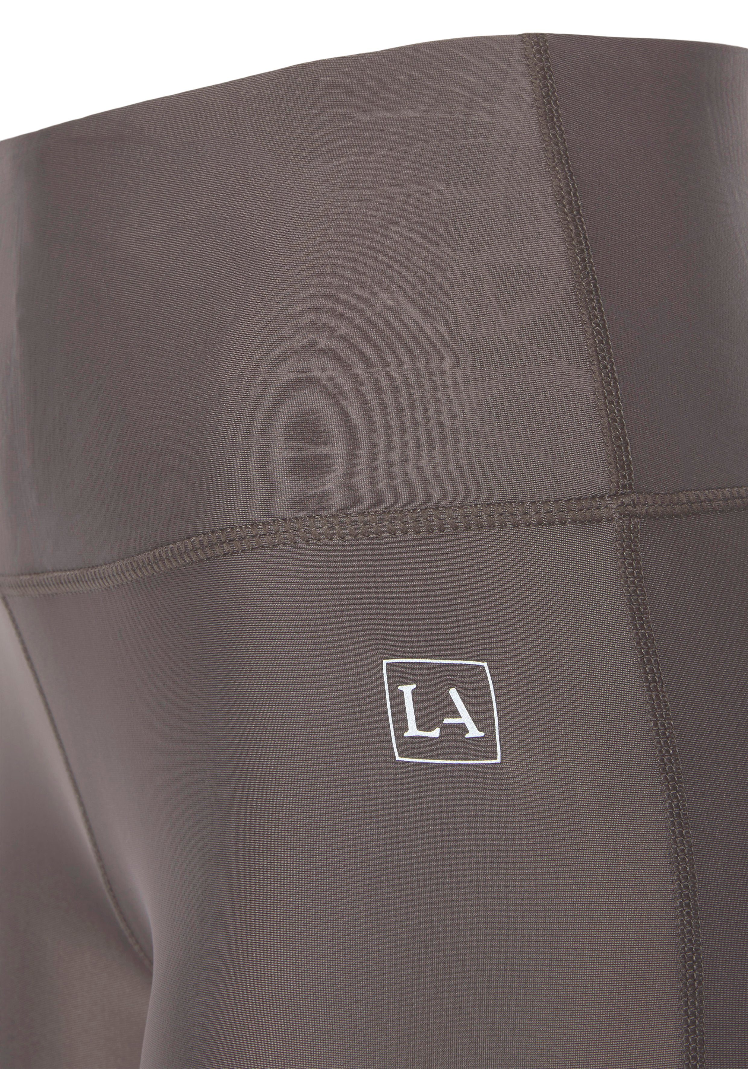 active by Lascana Functionele short met gedessineerde band