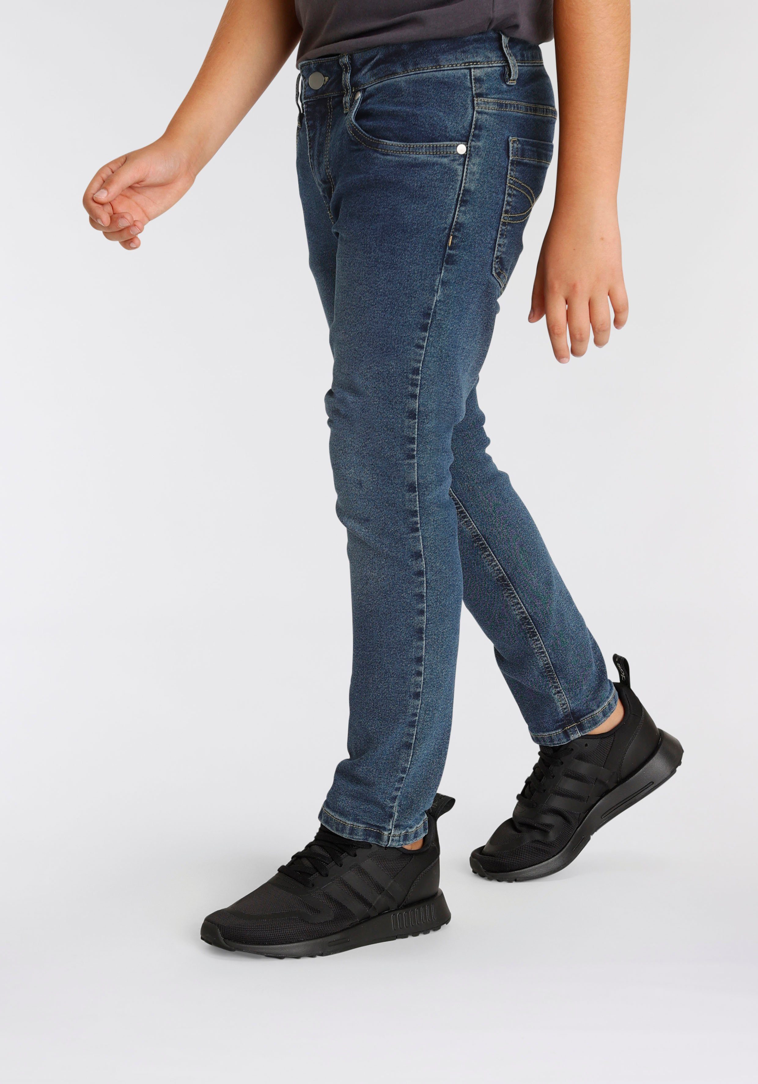 KIDSWORLD Stretch jeans Met smalle pijpen Regular fit, smalle pasvorm, met verstelbare elastiek