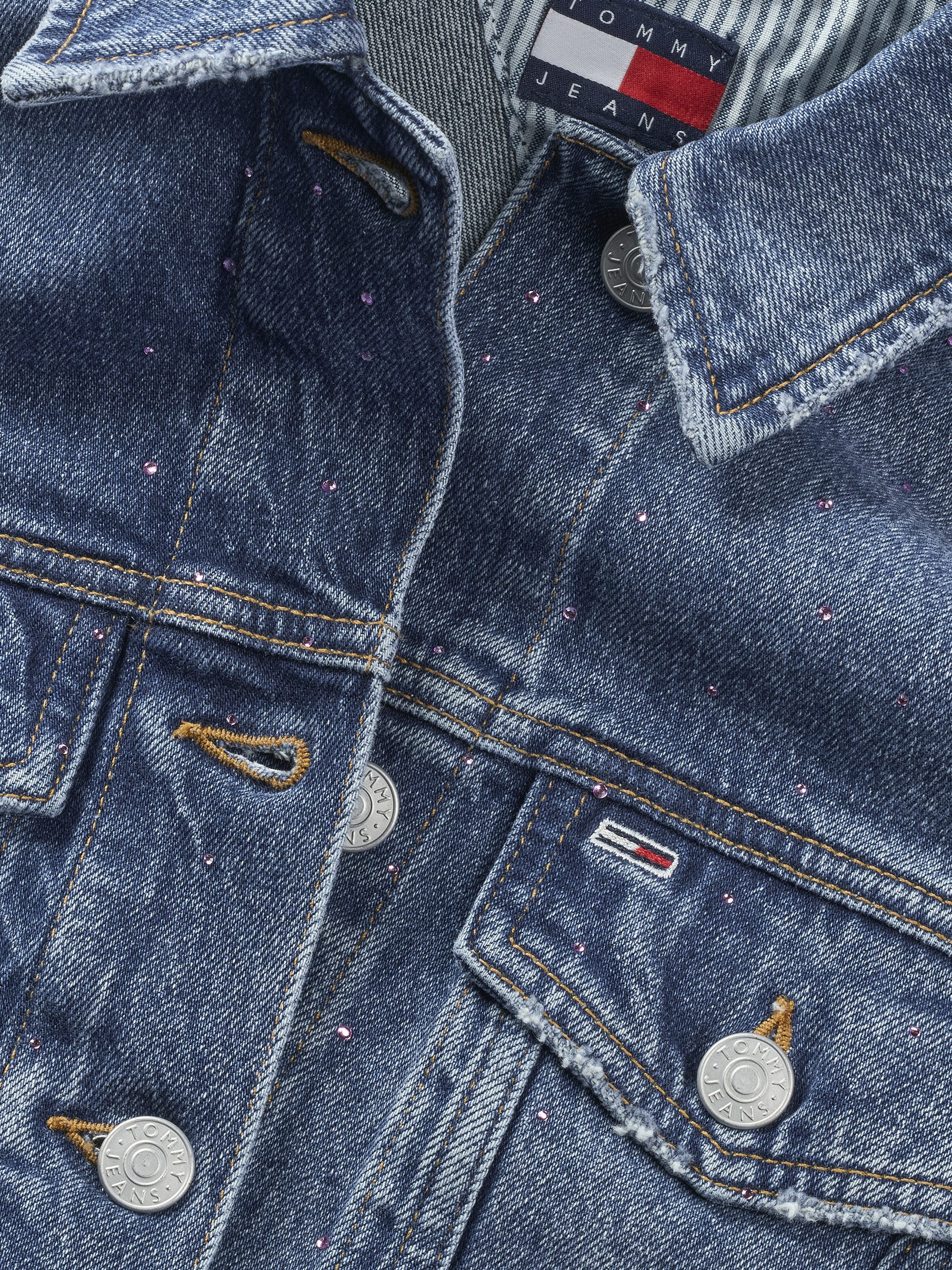TOMMY Jeansjack CLASSIC TRUCKER JACKET AI6136 met typische trucker-details, met sierstenen