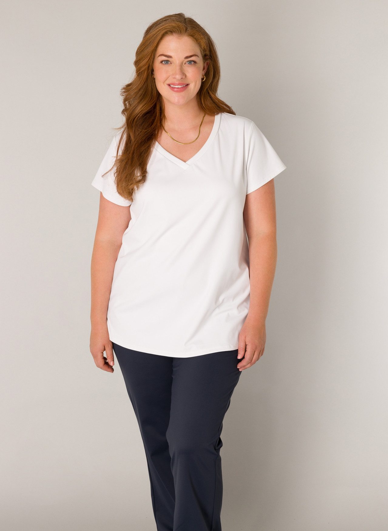 Base Level Curvy Shirt met V-hals Lilly met stretch