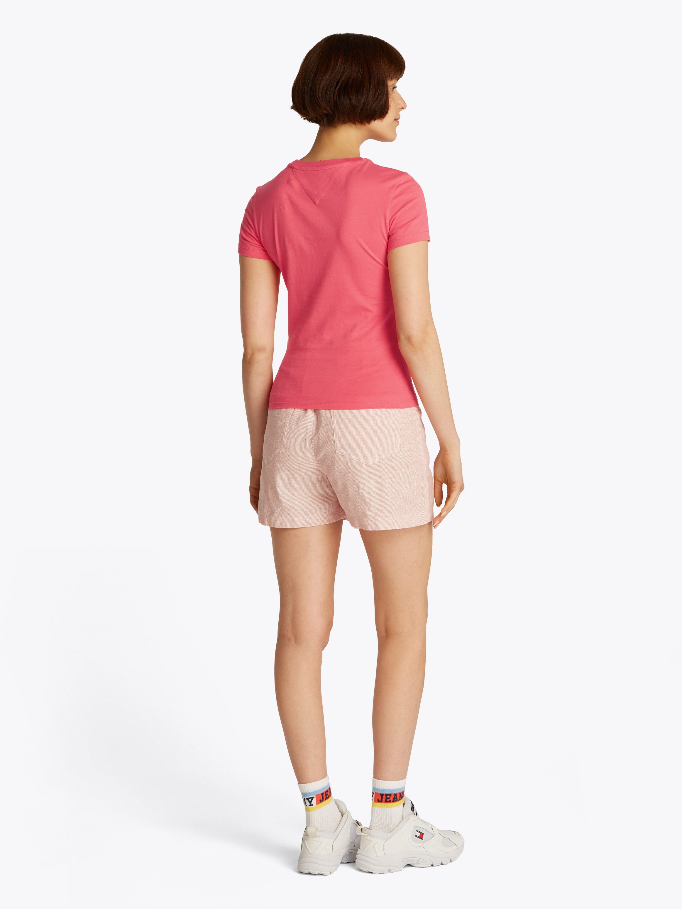 Tommy Jeans Curve Shirt met ronde hals Shirt TJW SLIM ESSENTIAL in grote maten, logoprint op borsthoogte, met logoborduring