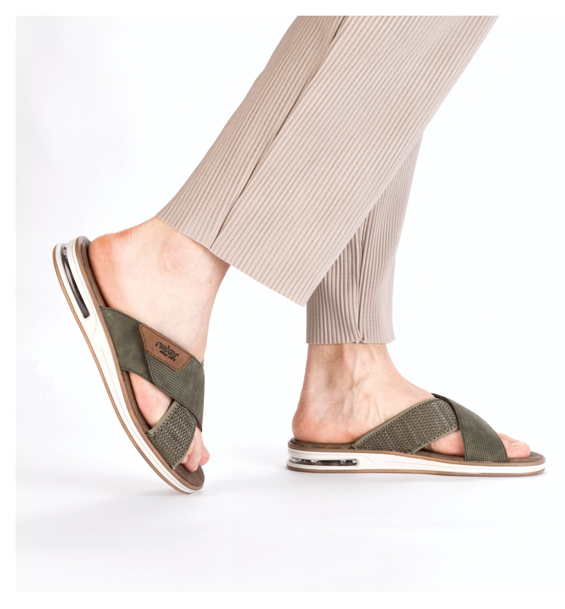 Rieker Slippers , zomer schoen, strand schoen, slippers, huisschoen met klittenband