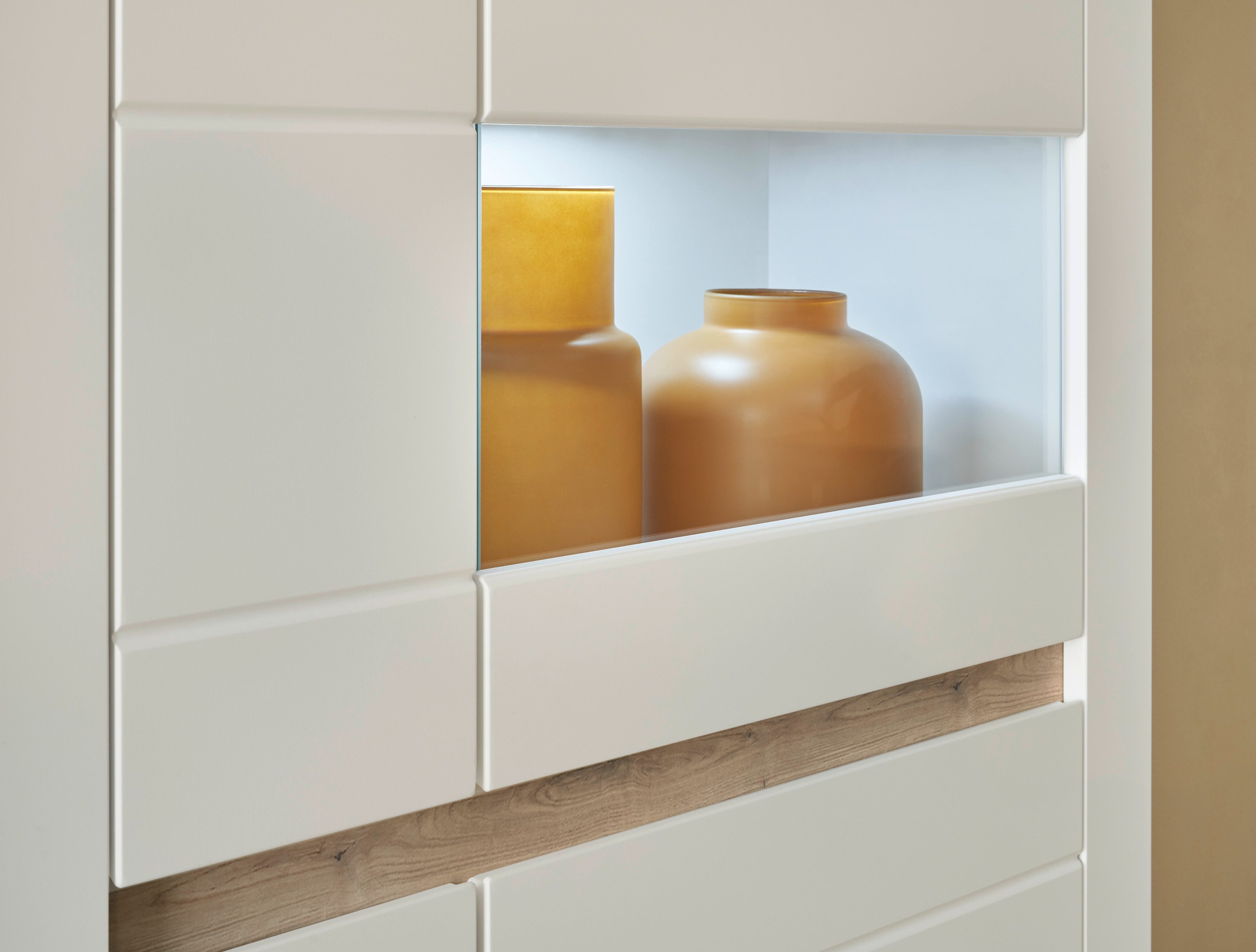 INOSIGN Vitrinekast Chester, Hoge kast met opbergruimte, Glazen vitrine, Dressoir, Mat Wit (1 stuk)