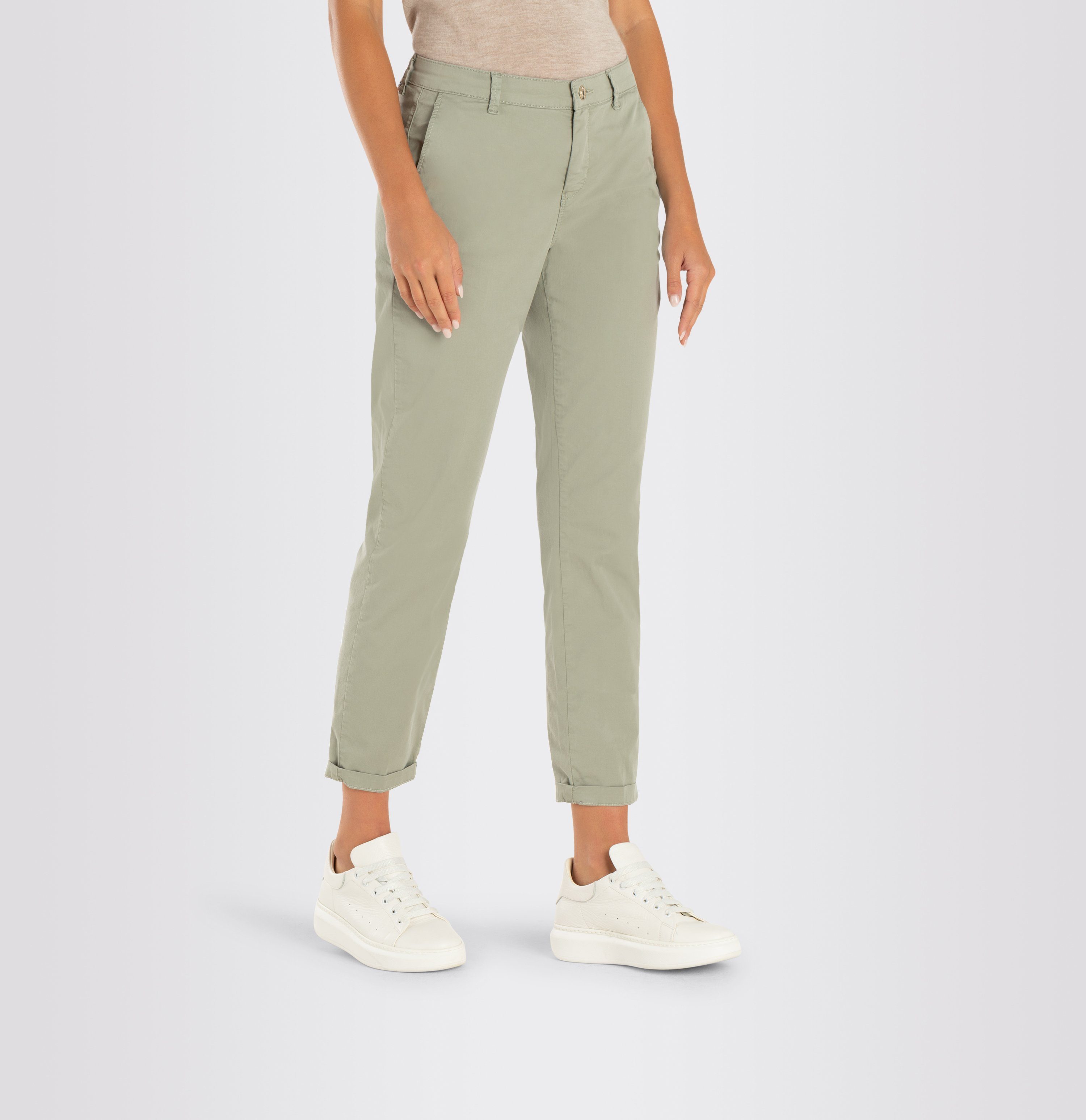 MAC Chino turn up met subtiele glans, elegant en sportief tegelijk