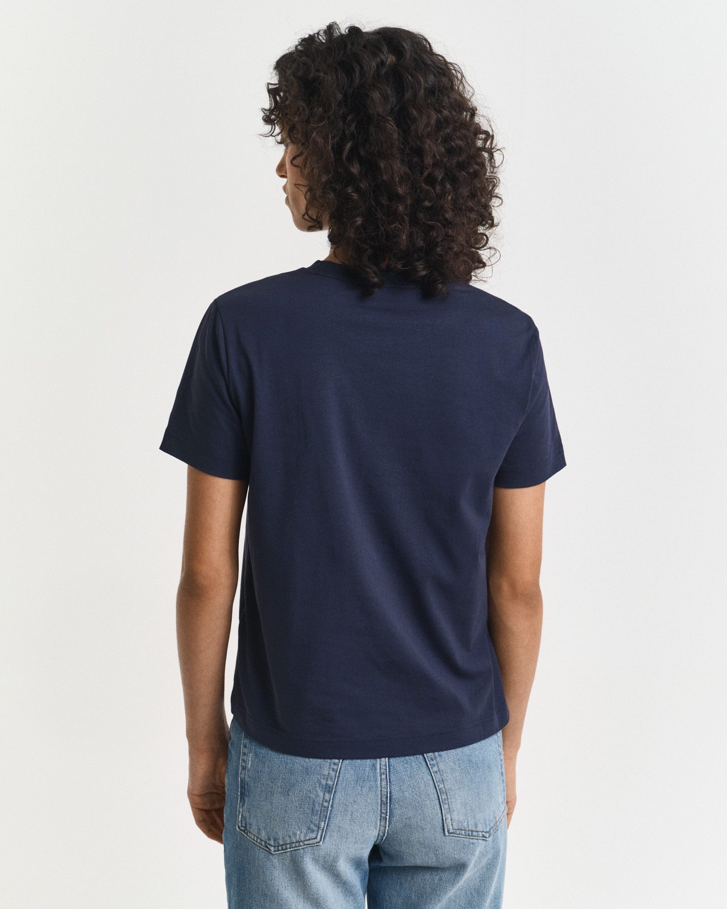Gant T-shirt REG TONAL SHIELD SS T-SHIRT Ronde hals, ton sur ton borduurwerk