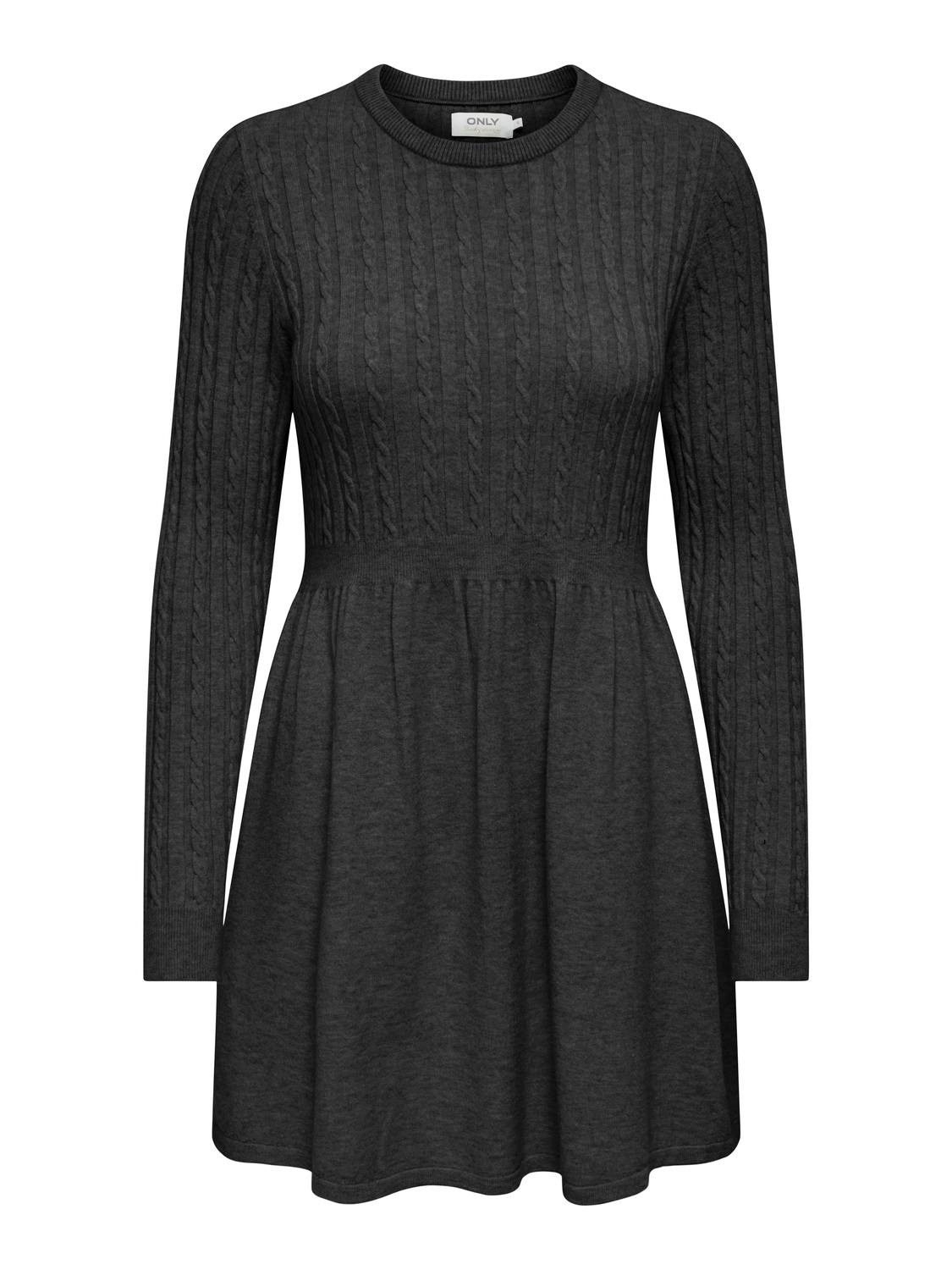 Only Gebreide jurk ONLFIA LS CABLE DRESS KNT getailleerd en met subtiel kabelpatroon in het bovenstuk