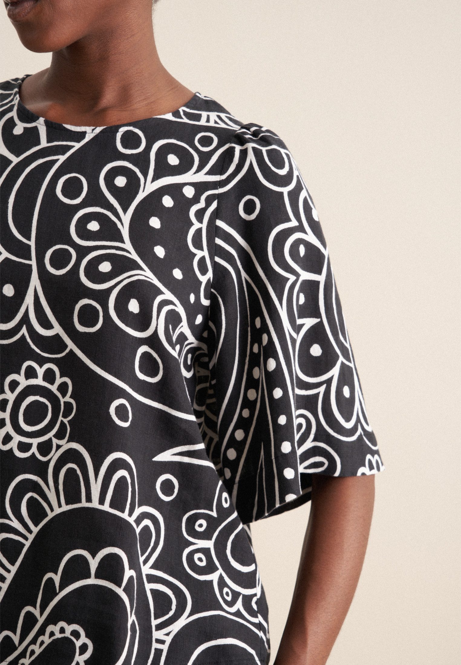 seidensticker Shirtblouse Zwarte roos Korte mouw ronde hals paisley