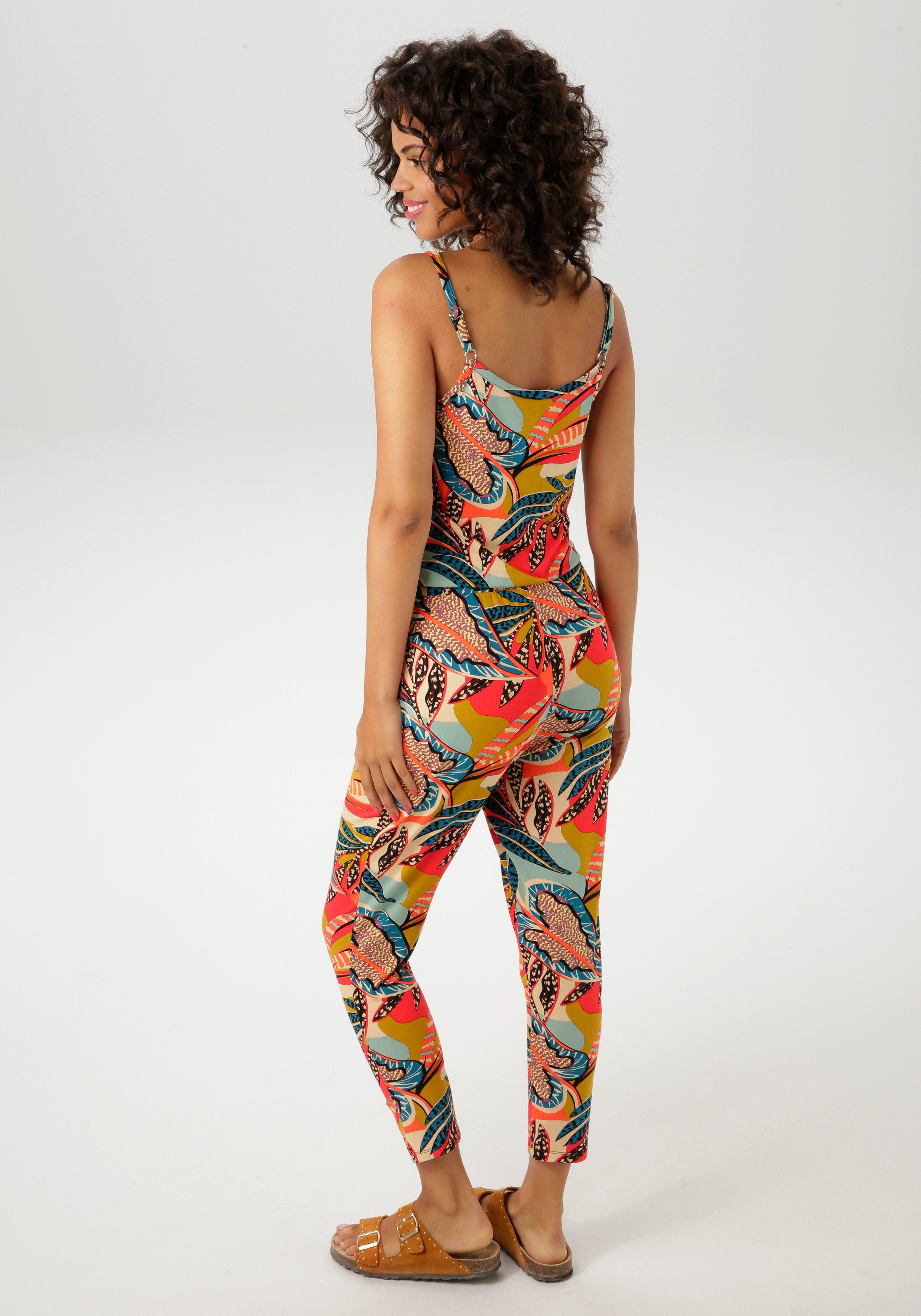 Aniston CASUAL Jumpsuit met kleurrijke, extravagante bladeren bedrukt - nieuwe collectie