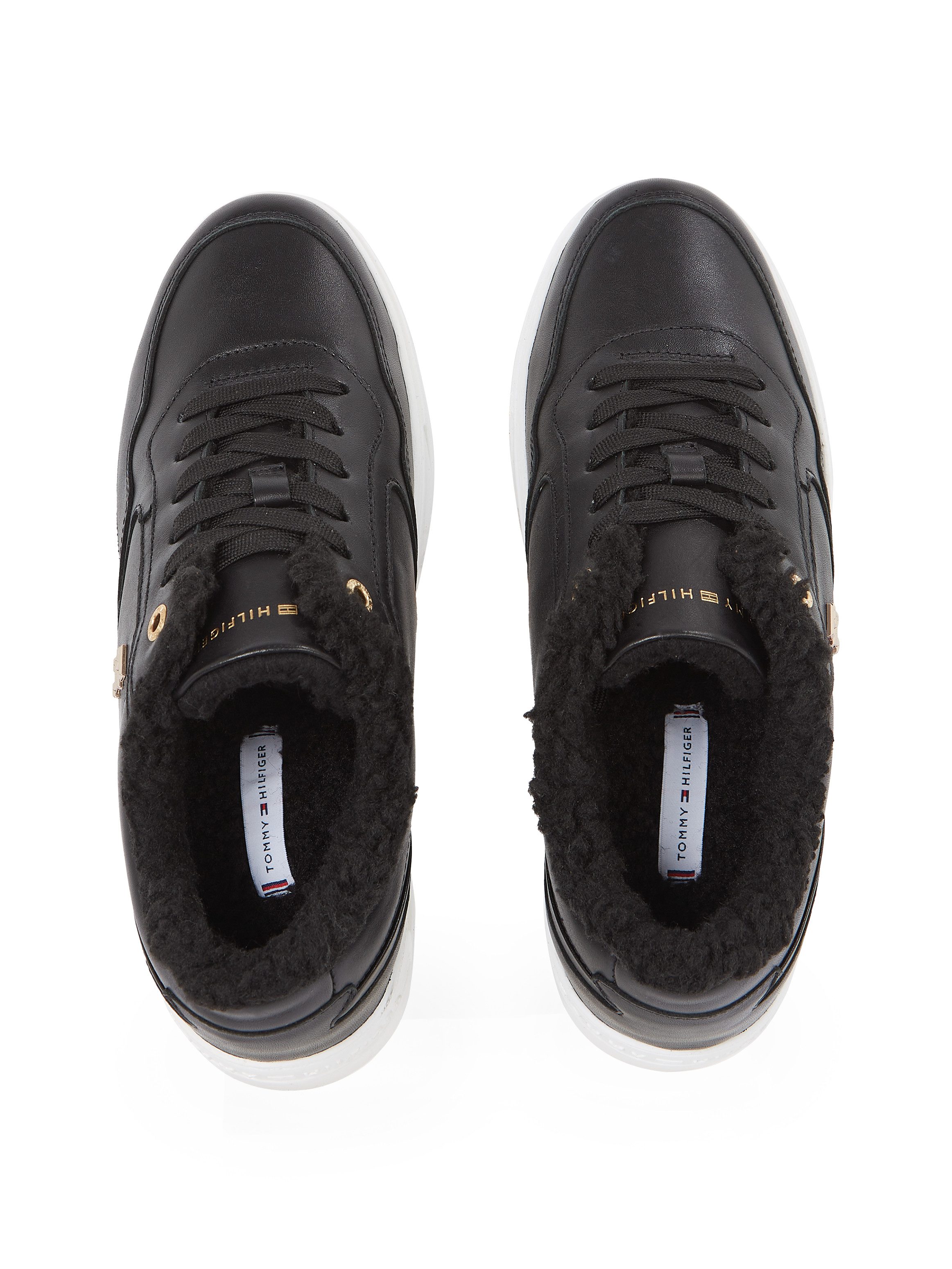 Tommy Hilfiger Plateausneakers ESSENTIAL PLATFORM SNEAKER FUR , vrijetijdsschoen, lage schoen, veterschoen met zijlijk th-logo