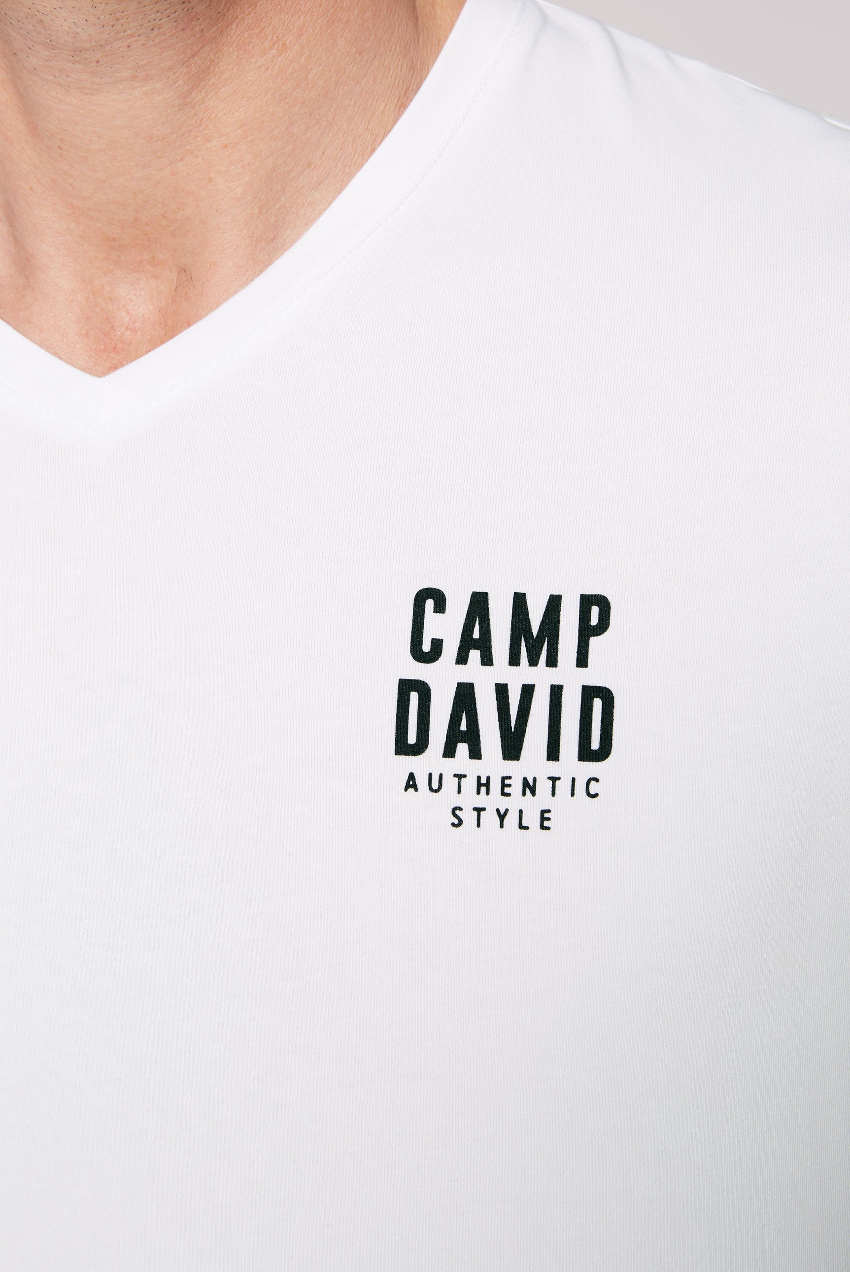 CAMP DAVID Shirt met V-hals met logoprint op borsthoogte