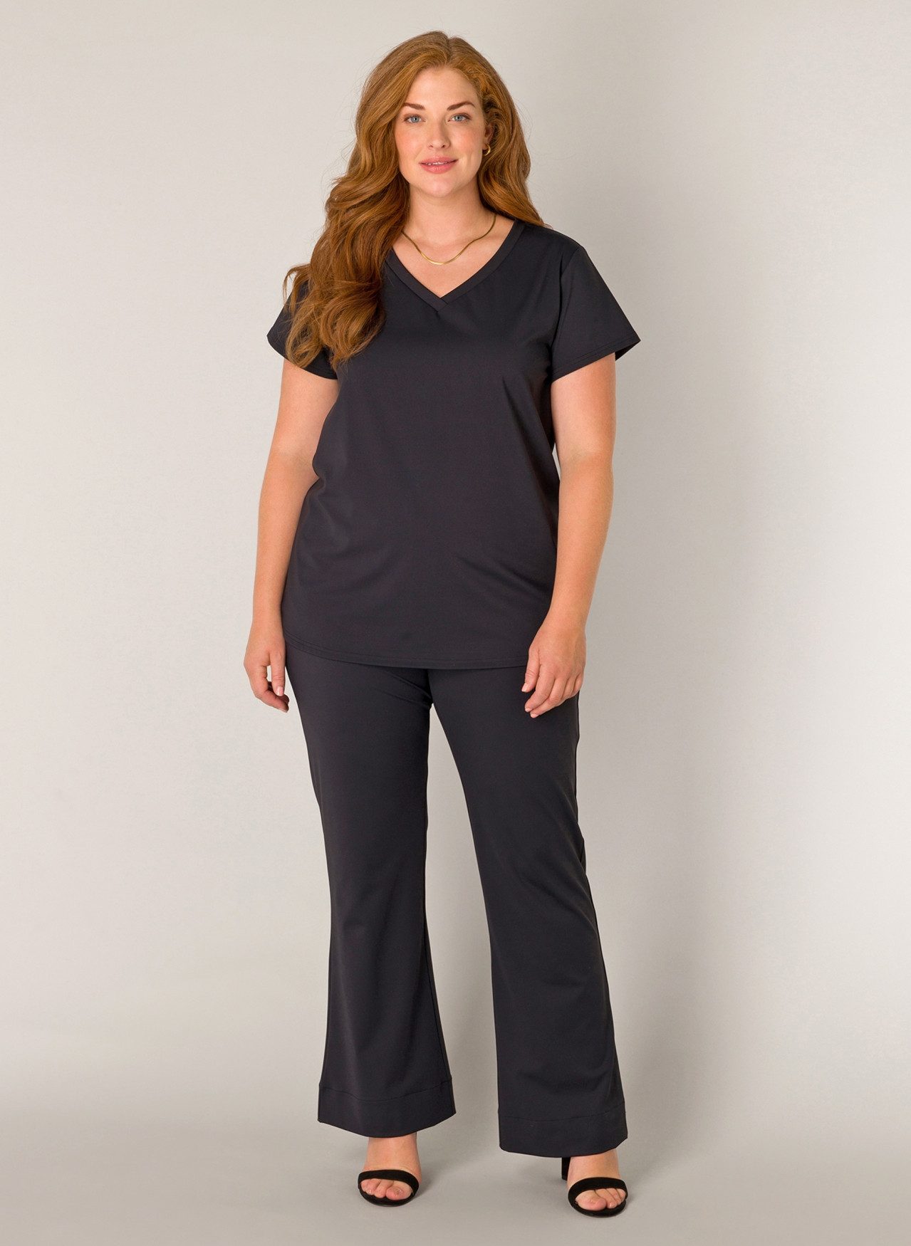 Base Level Curvy Shirt met V-hals Lilly met stretch