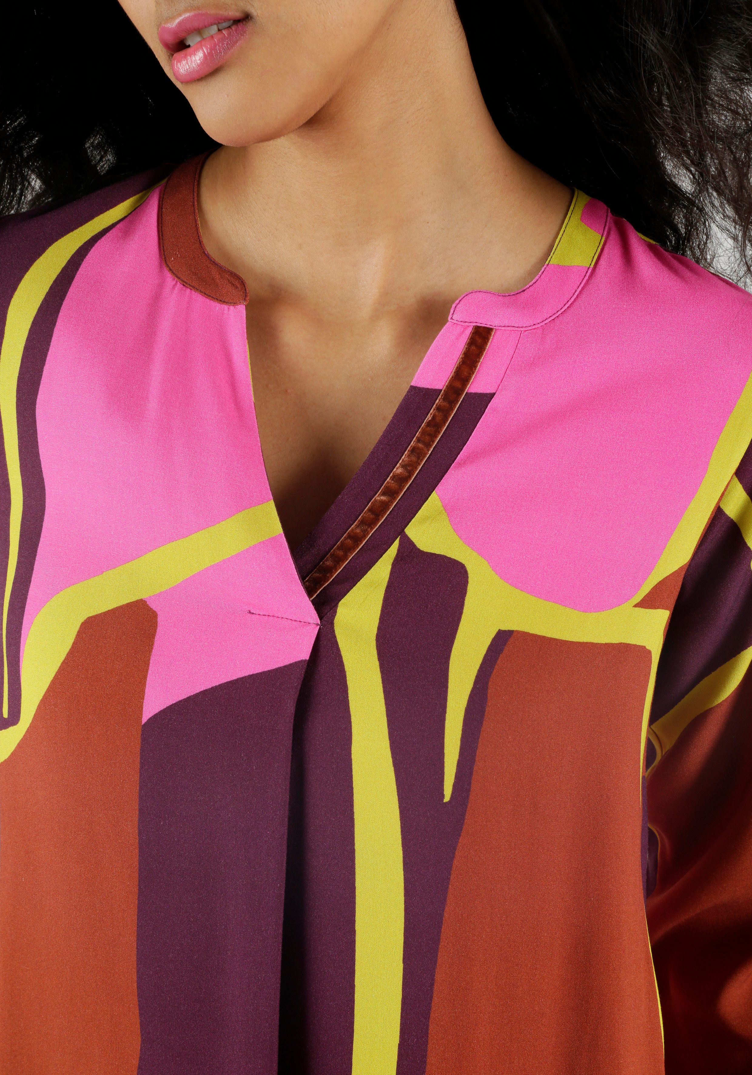 Aniston SELECTED Blouse zonder sluiting met licht glanzend fluwelen band aan de halslijn