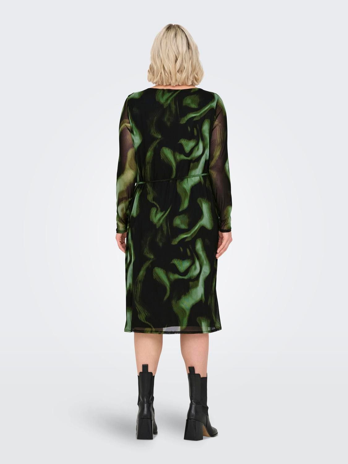 ONLY CARMAKOMA Chiffon jurk CARFOREST LIFE LS BOATNECK BLK DRESS JRS