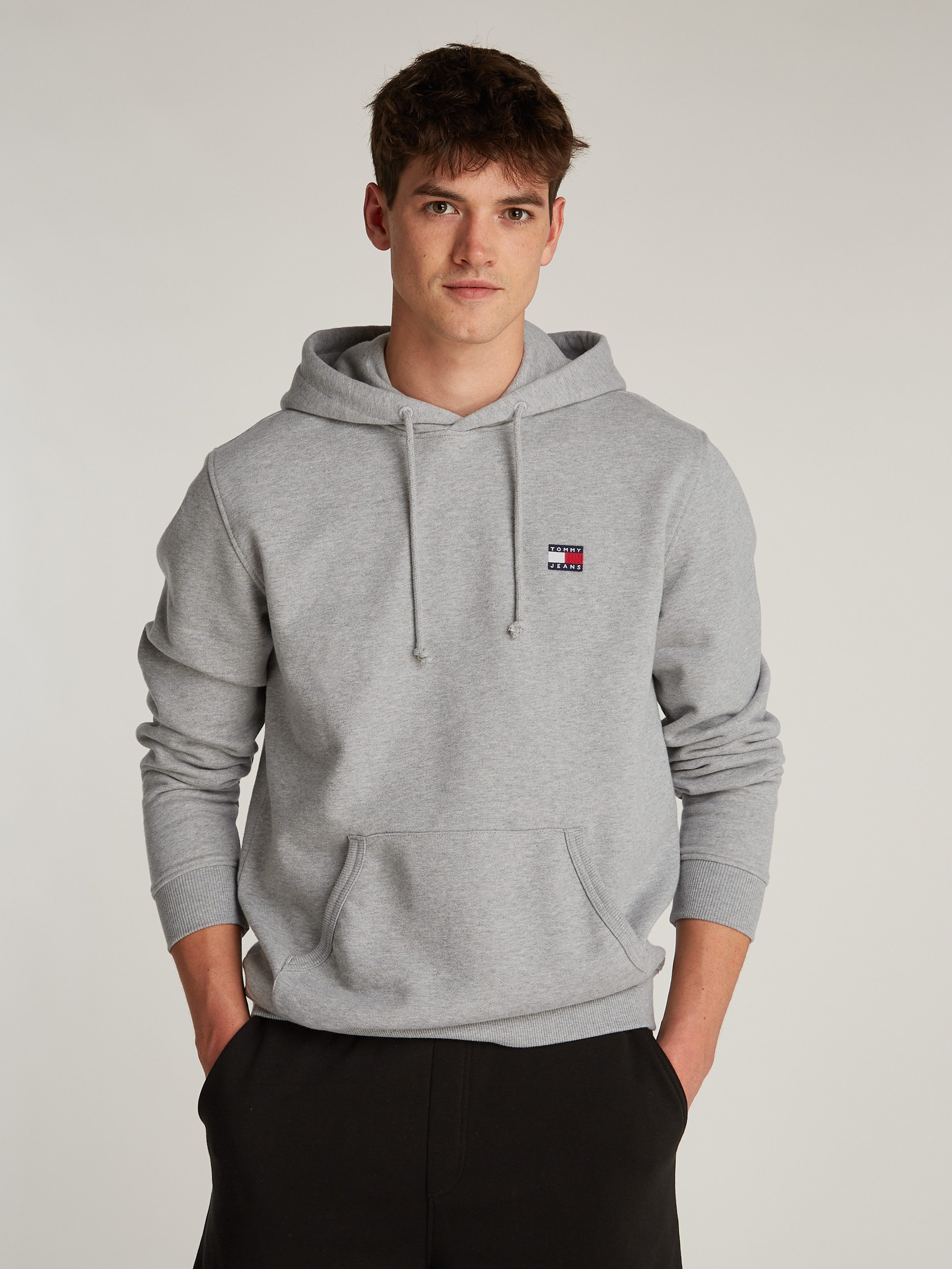 TOMMY JEANS Hoodie TJM REG BADGE HOODIE EXT