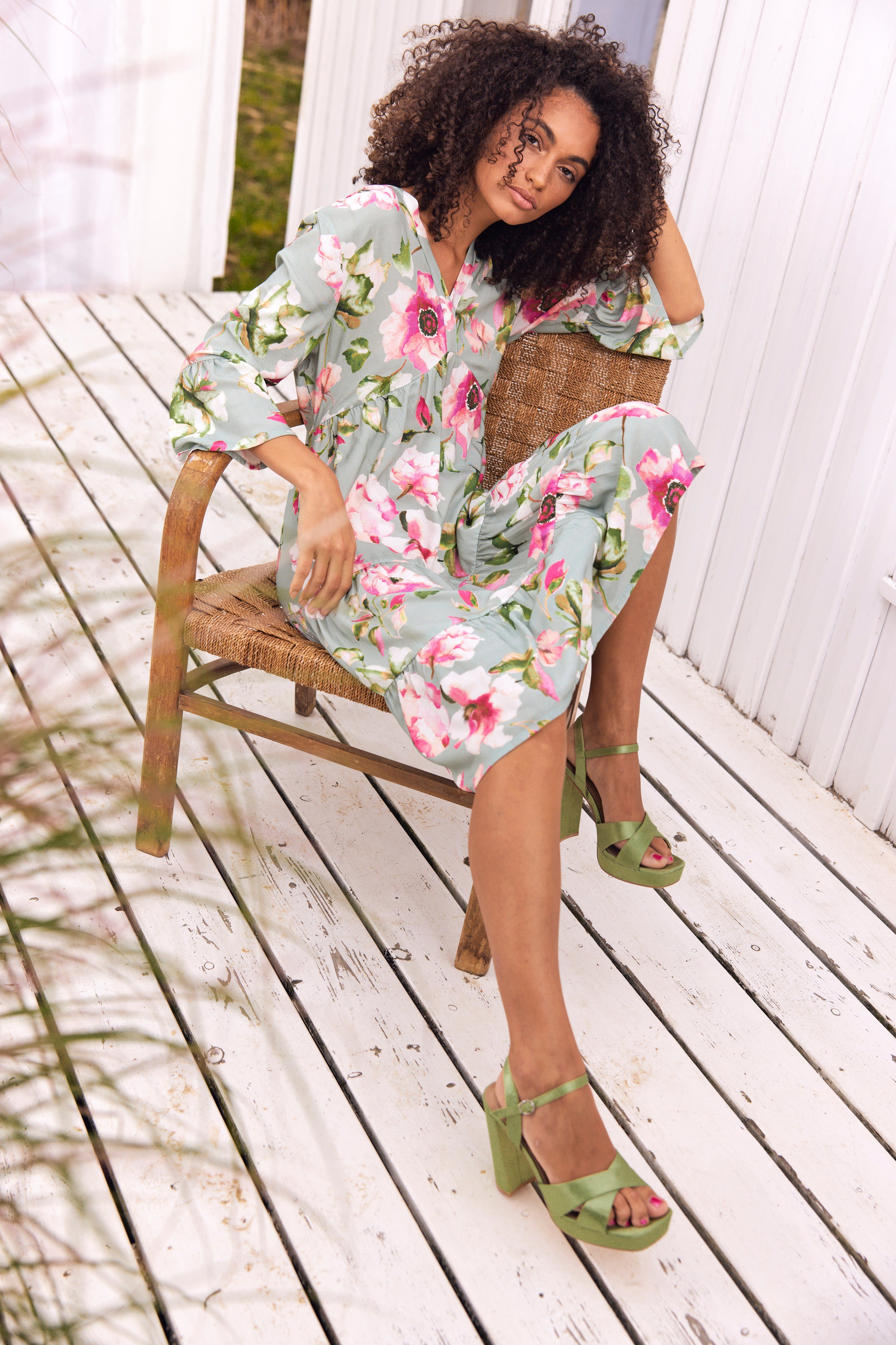 Aniston CASUAL Tuniekjurk met fantasievolle bloemenprint