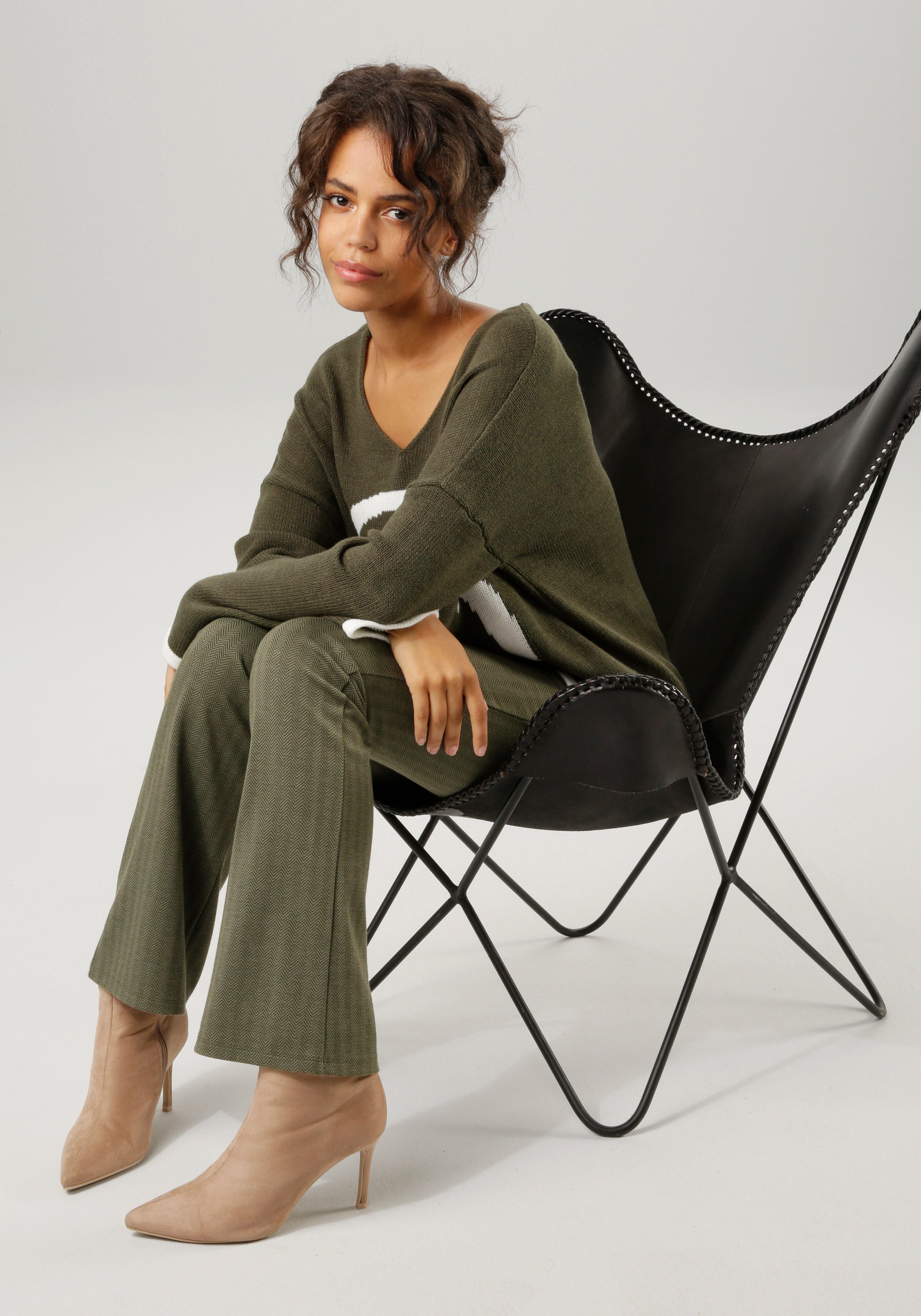 Aniston CASUAL Broek met wijde pijpen met kleurharmonisch visgraatpatroon